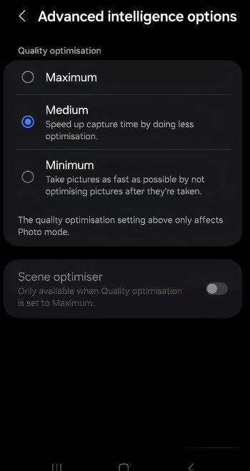 The screen displays quality optimization settings for photos, allowing users to choose between maximum, medium, and minimum optimization levels.