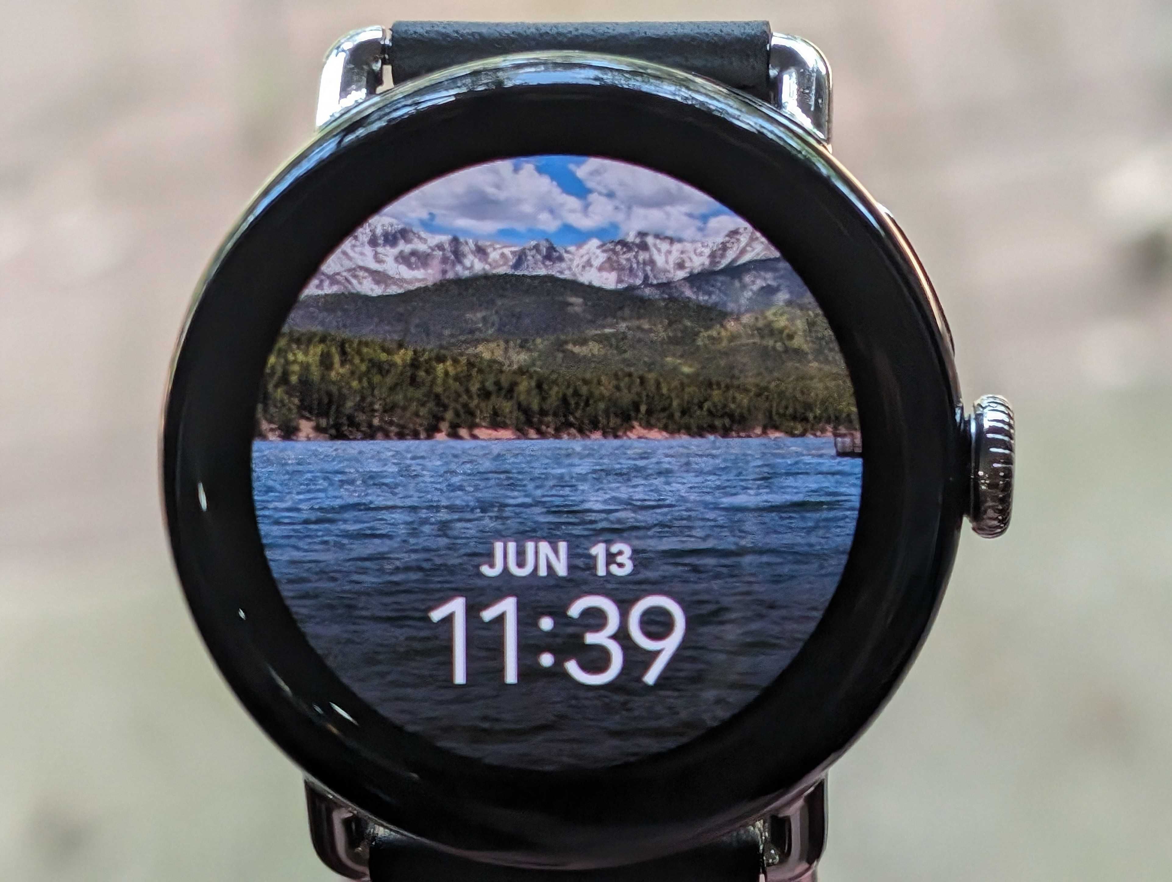 An image of the Pixel Watch 2 highlighting its big and chunky bezels