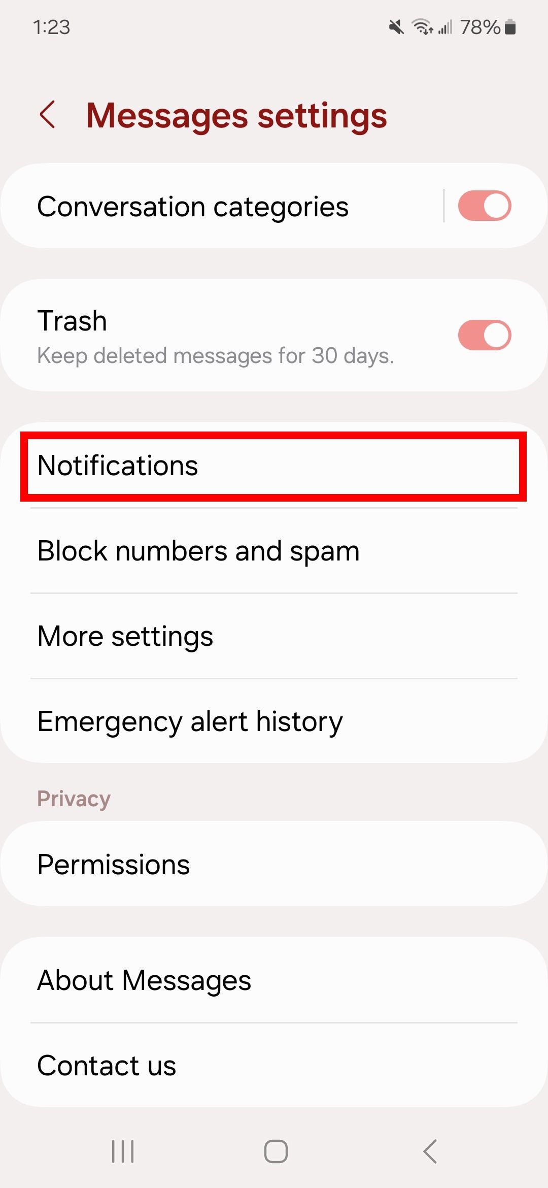 Garis persegi panjang merah di atas notifikasi pada pengaturan pesan di Samsung Message di ponsel Samsung