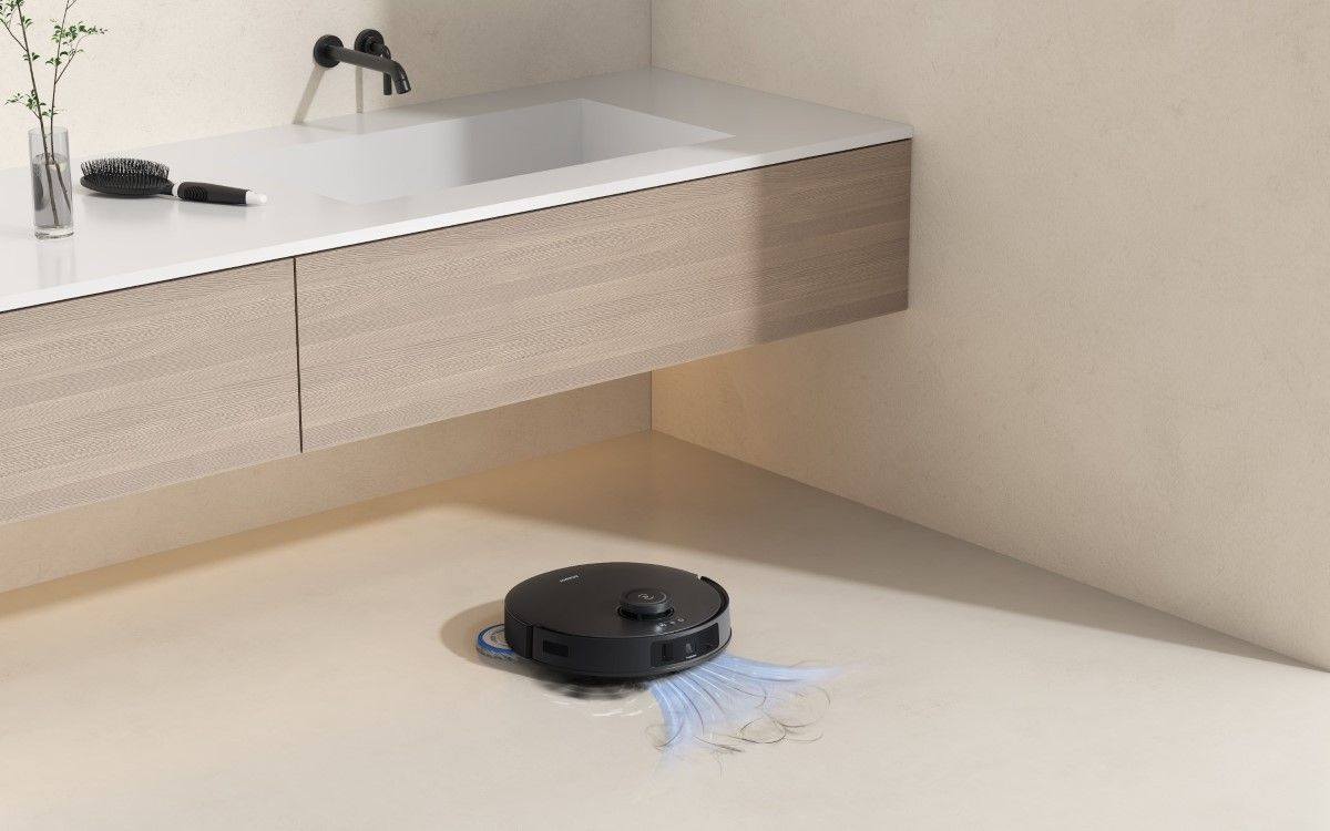 Deebot T30S cleaning pet hair with ZeroTangle technology