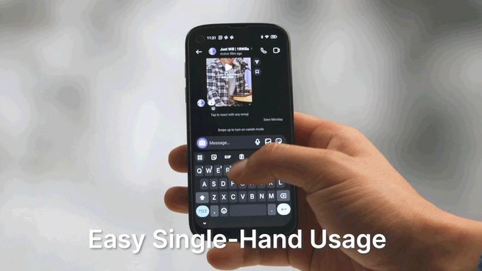 Jelly Max showing single hand holding the device