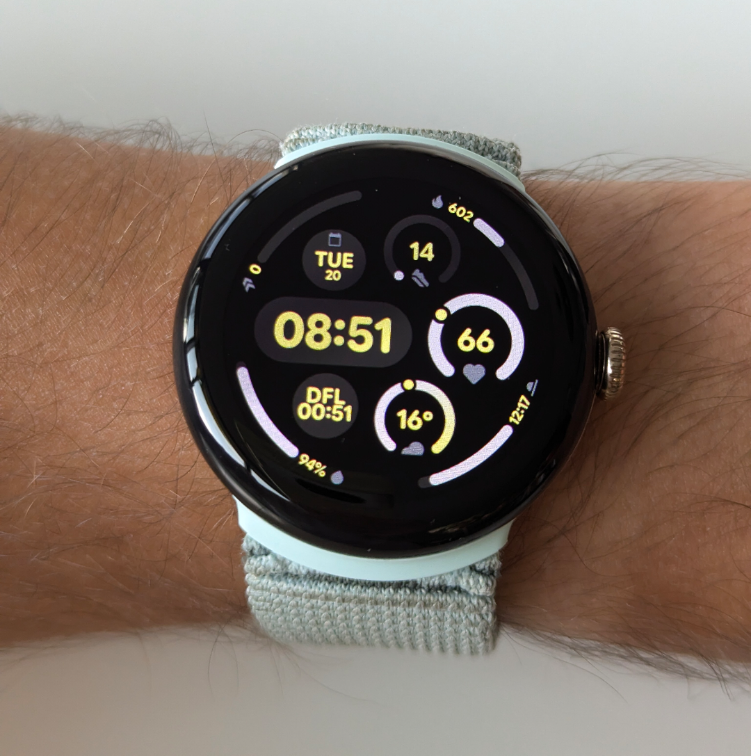 Pixel Watch 3 watch face on Pixel Watch 2