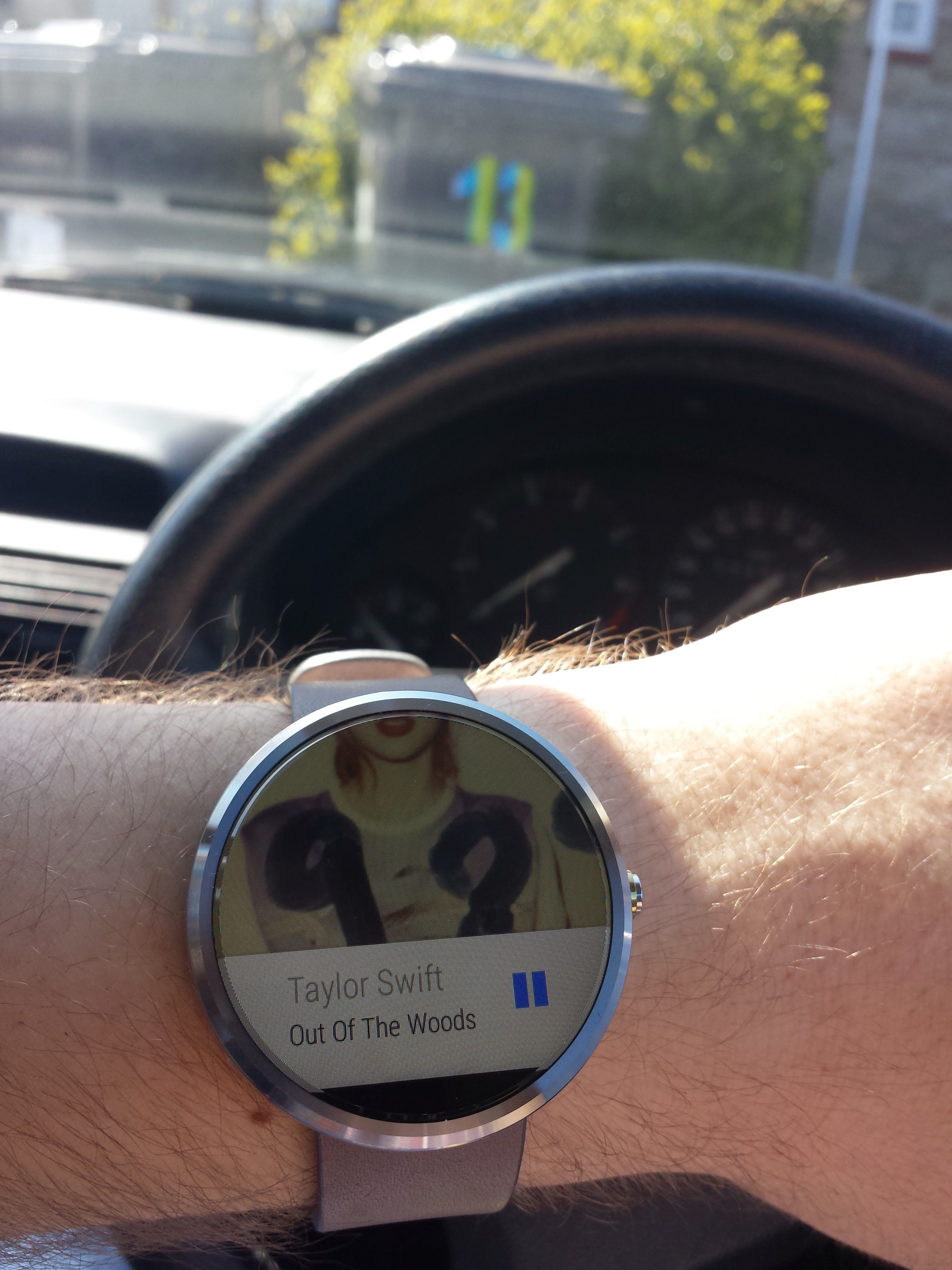 A photo of the 2014 Moto 360 playing music 