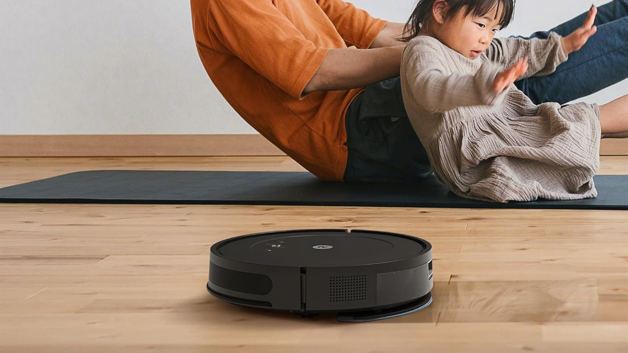 Combo irobot Roomba trên sàn dọn dẹp