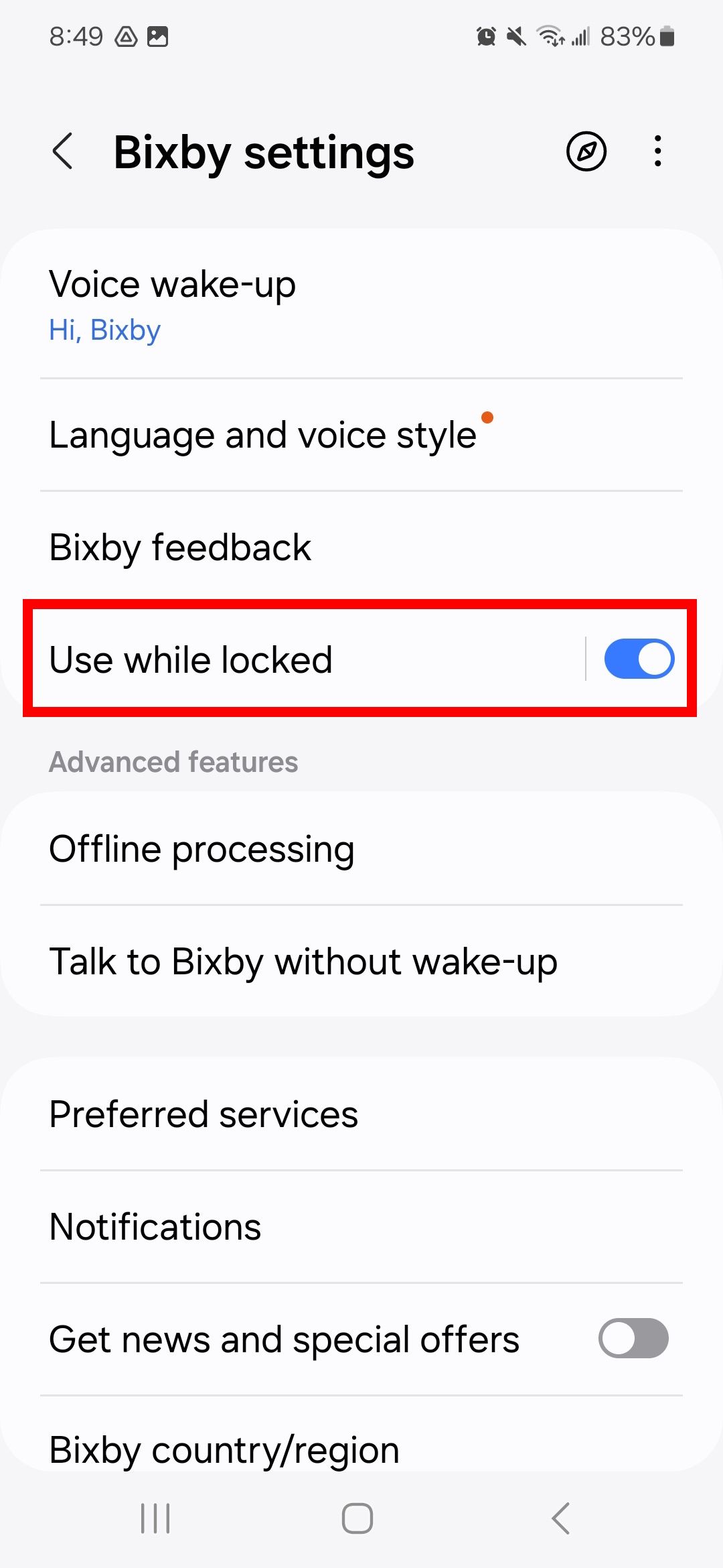 Red rectangle outline highlighting Use while locked toggle in Bixby settings
