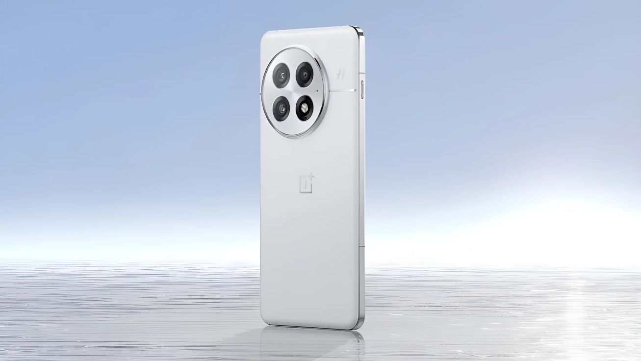 OnePlus 13 in white