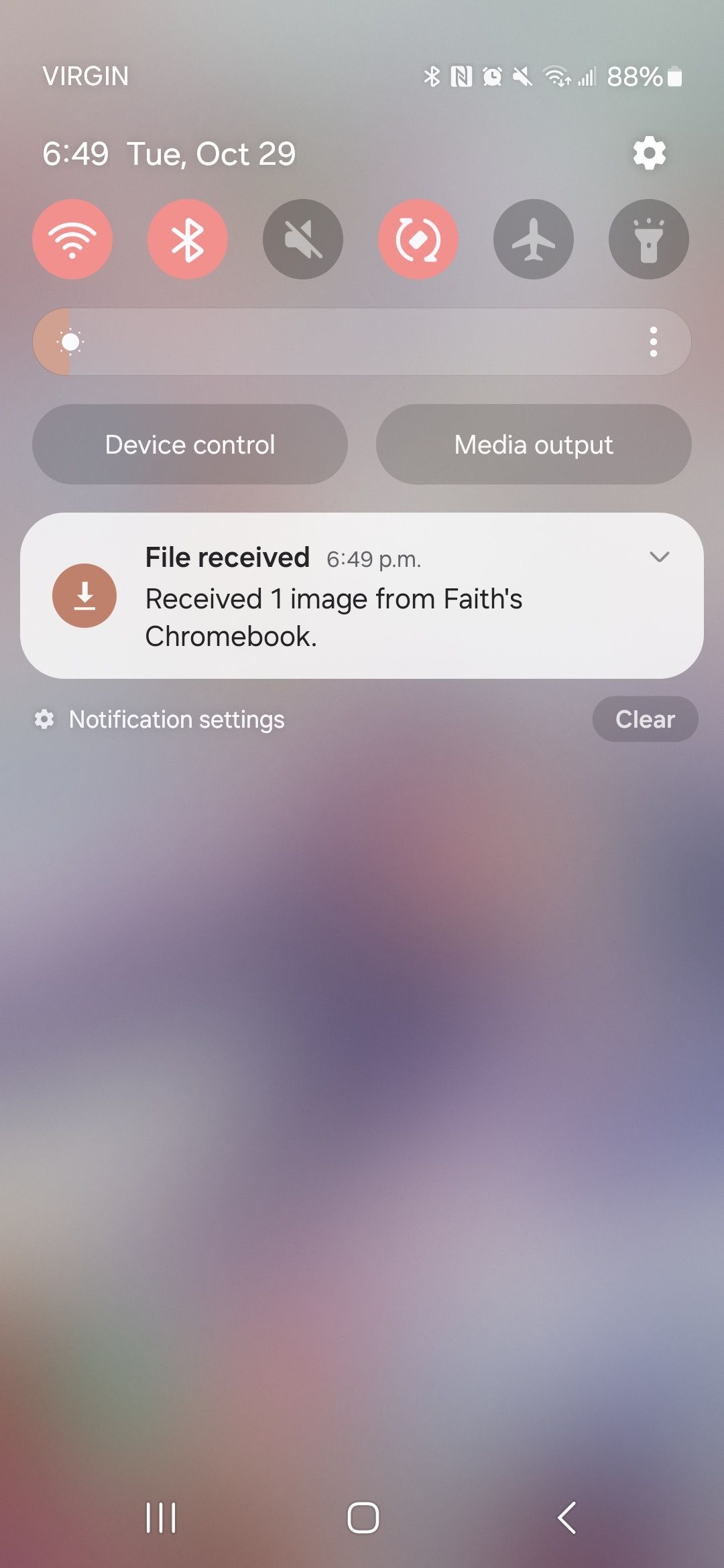 Notification showing file received from a chromebook using Quick Share on Samsung phone