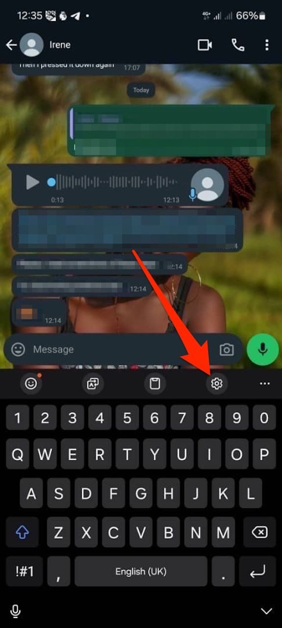 Selecting settings icon on Samsung Keyboard