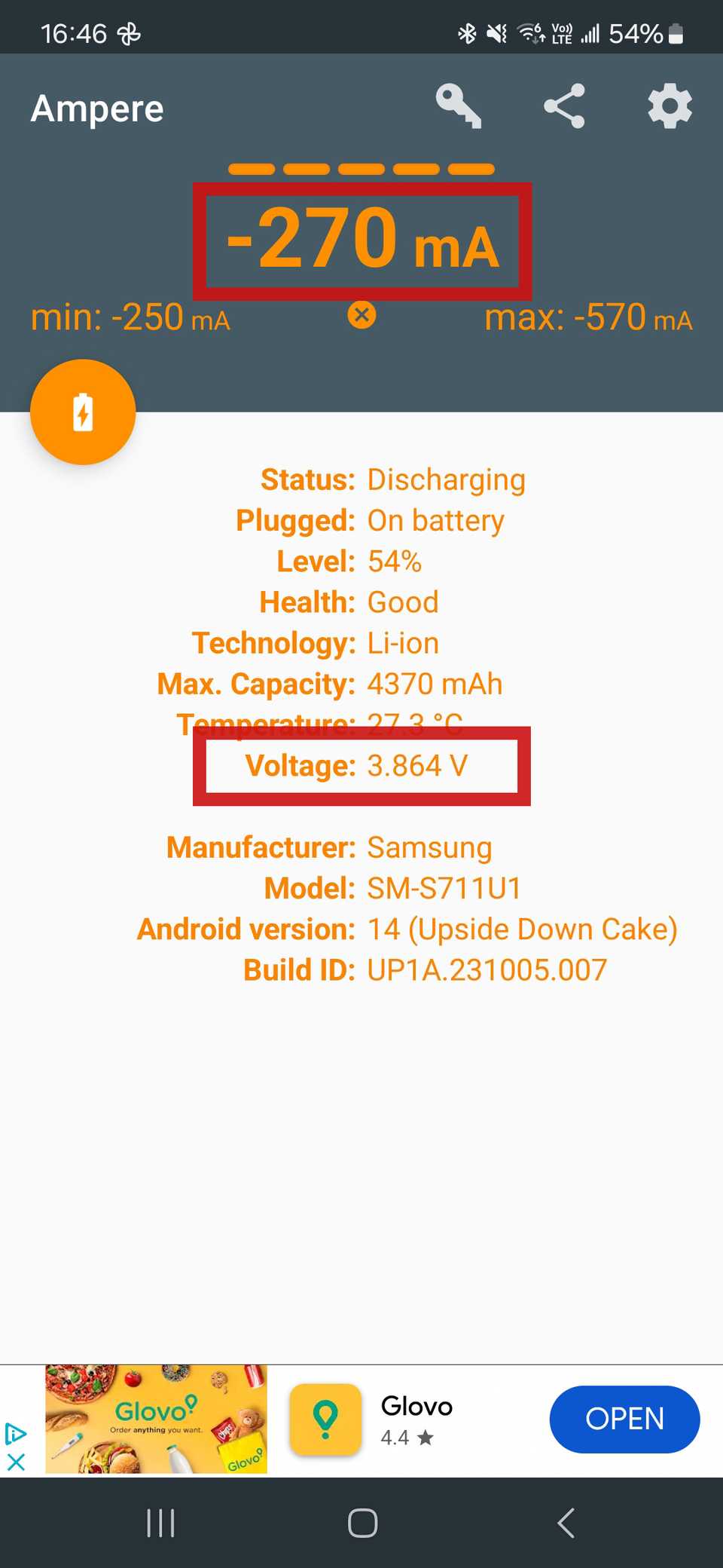 用电压和电流突出显示的AndroidAmpère应用程序显示出排放电池