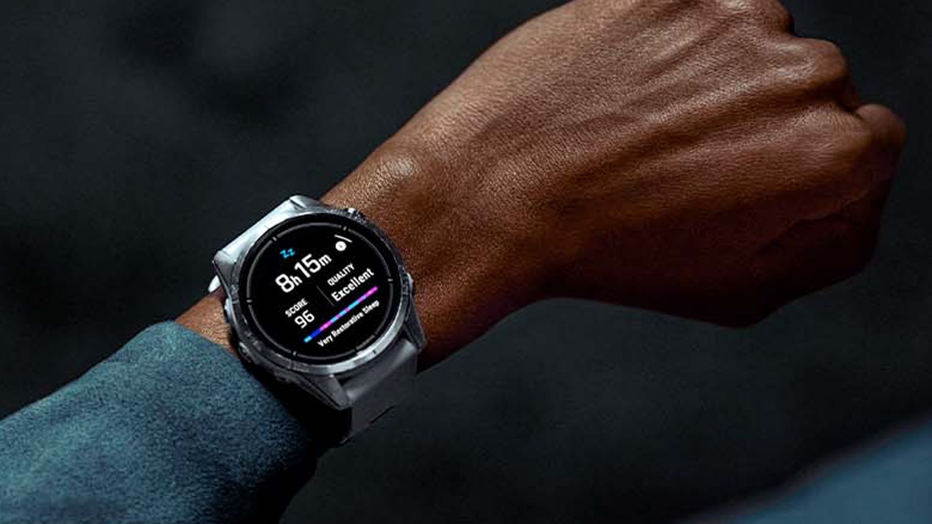 Đồng hồ Garmin Epix Pro Gen 2 Sapphire Edition trên cổ tay.