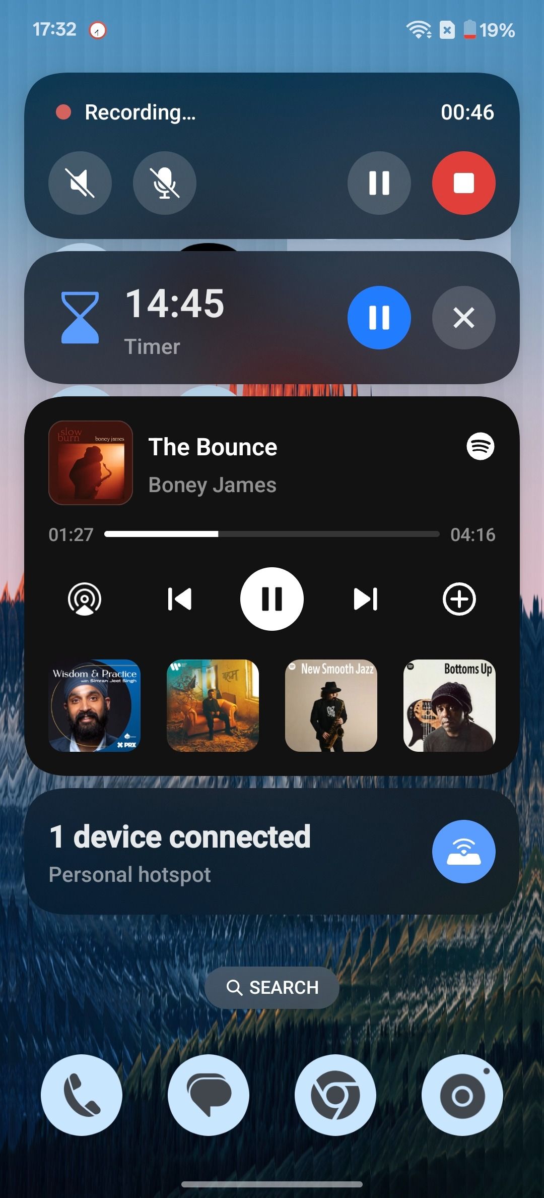 Live Alerts in OxygenOS 15 showing multiple cards
