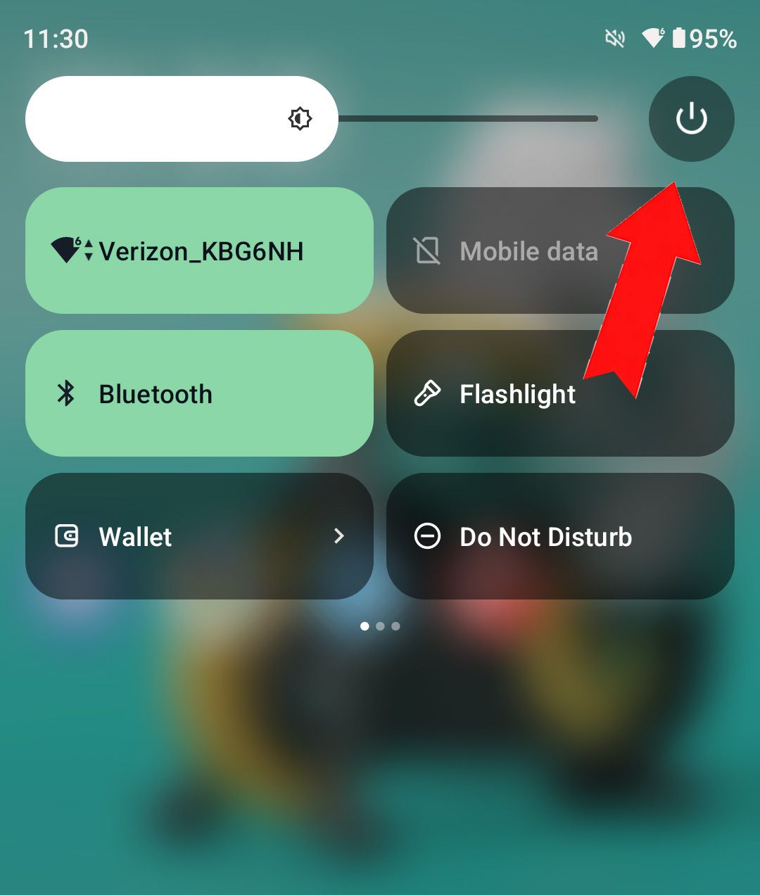 moto razr quick settings menu on external screen and red arrow pointing at the power button