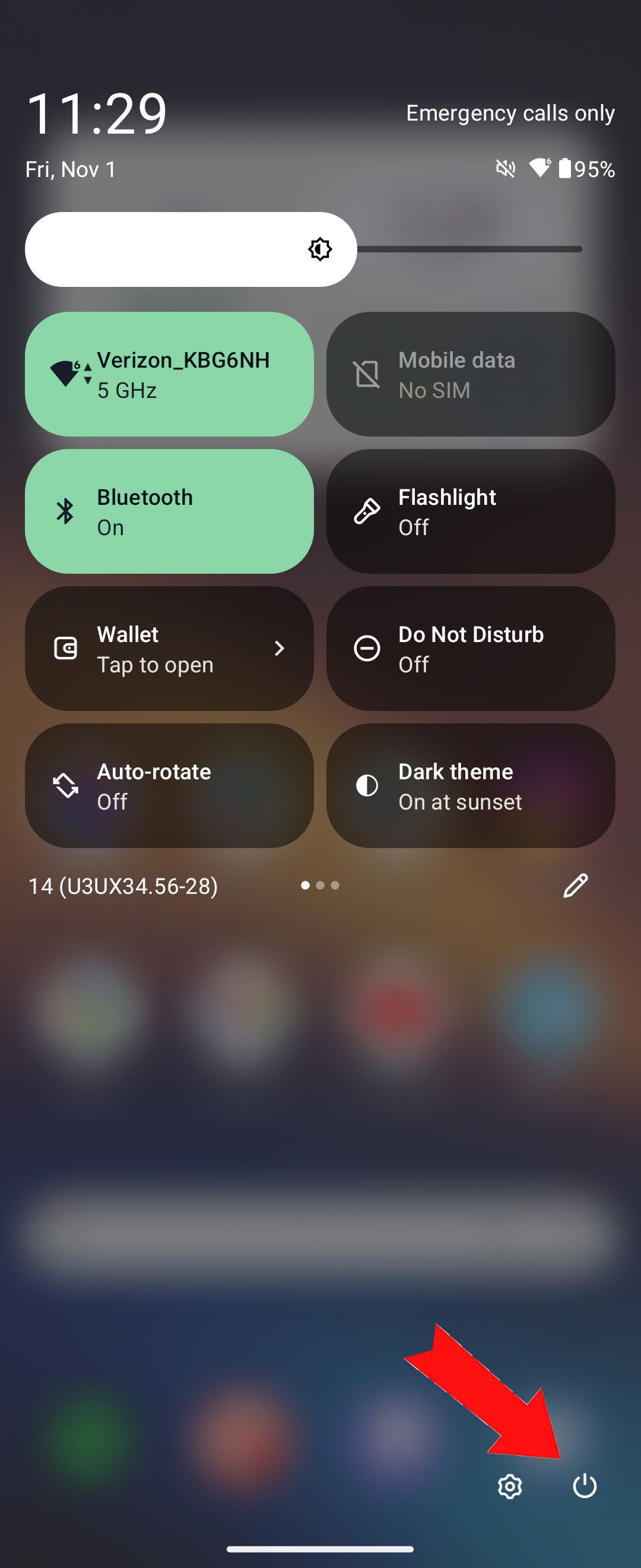 moto razr quick settings screen with red arrow pointing at power button