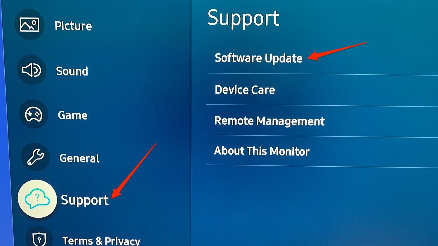Selecting software update option on Samsung TV 