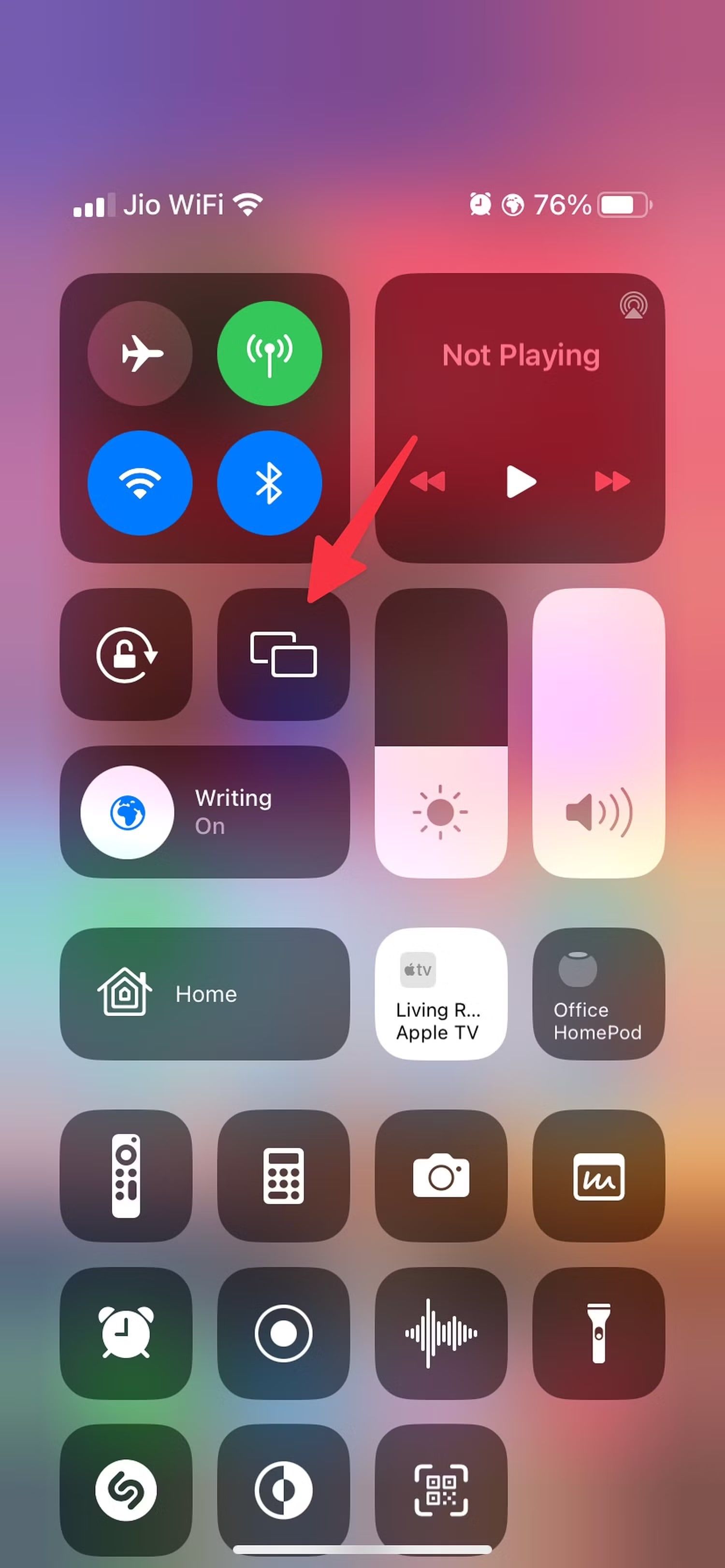 Selecting Screen Mirroring icon in iPhone Control Center