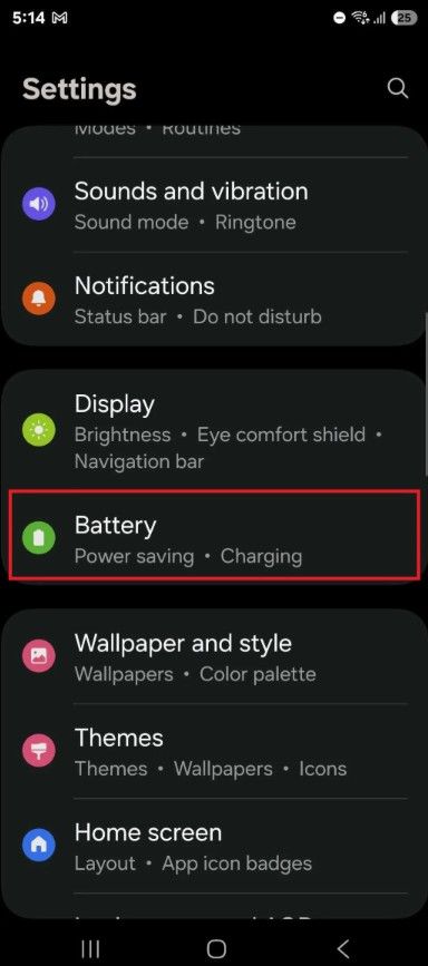A screenshot of how to disable auto dimming on the One UI 7