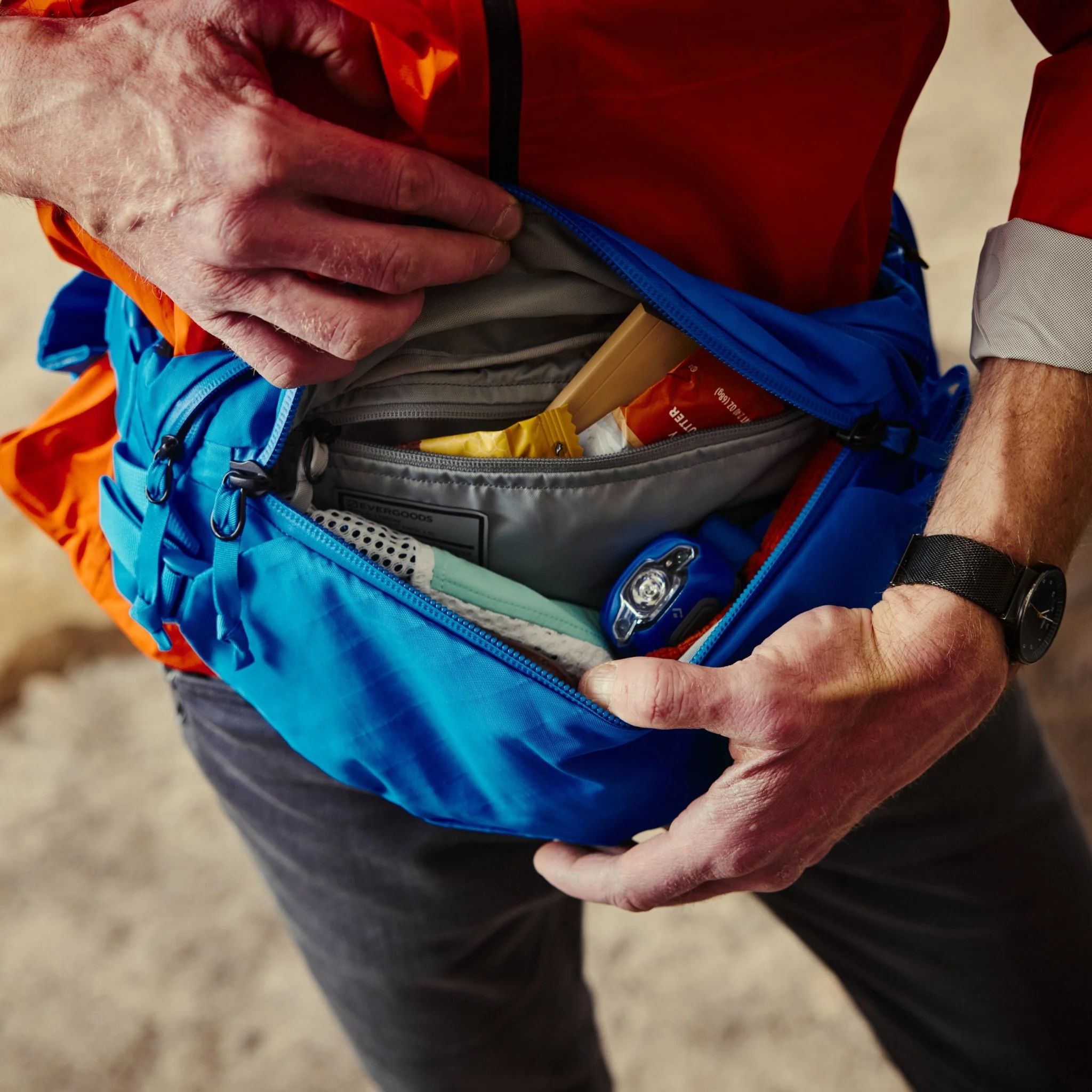 Evergoods Mountain Hip Pack 3.5L Ecopak in blue and person with orange shirt