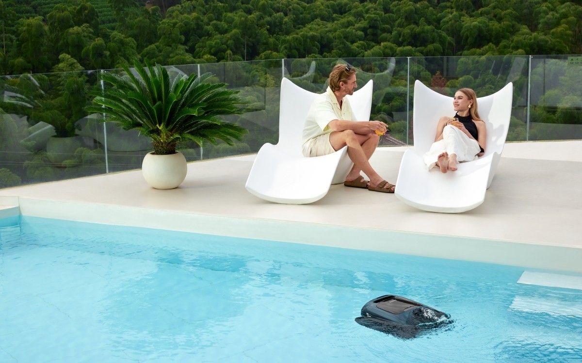 AquaSense 2 Pro cleaning a pool