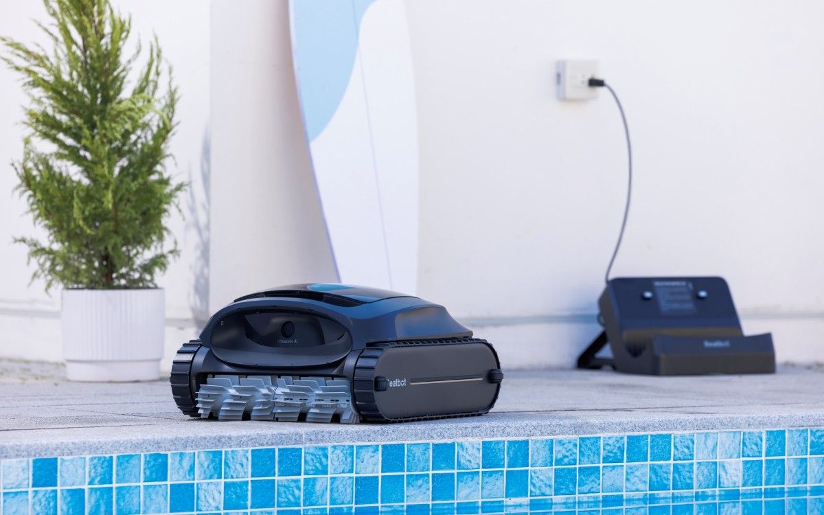 AquaSense2 Pro and its wireless charging dock 