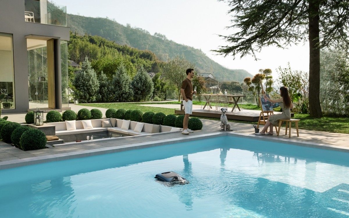 AquaSense 2 Ultra cleaning water in a pool