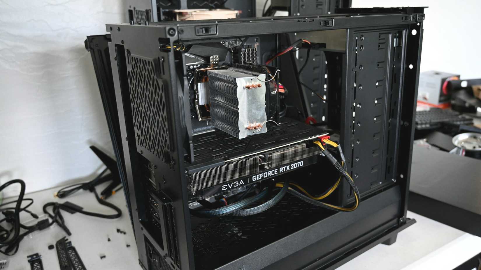 DIY NAS Çözümleri Eski bilgisayar parçaları, DIY NAS oluşturma fikrini çağrıştırıyor