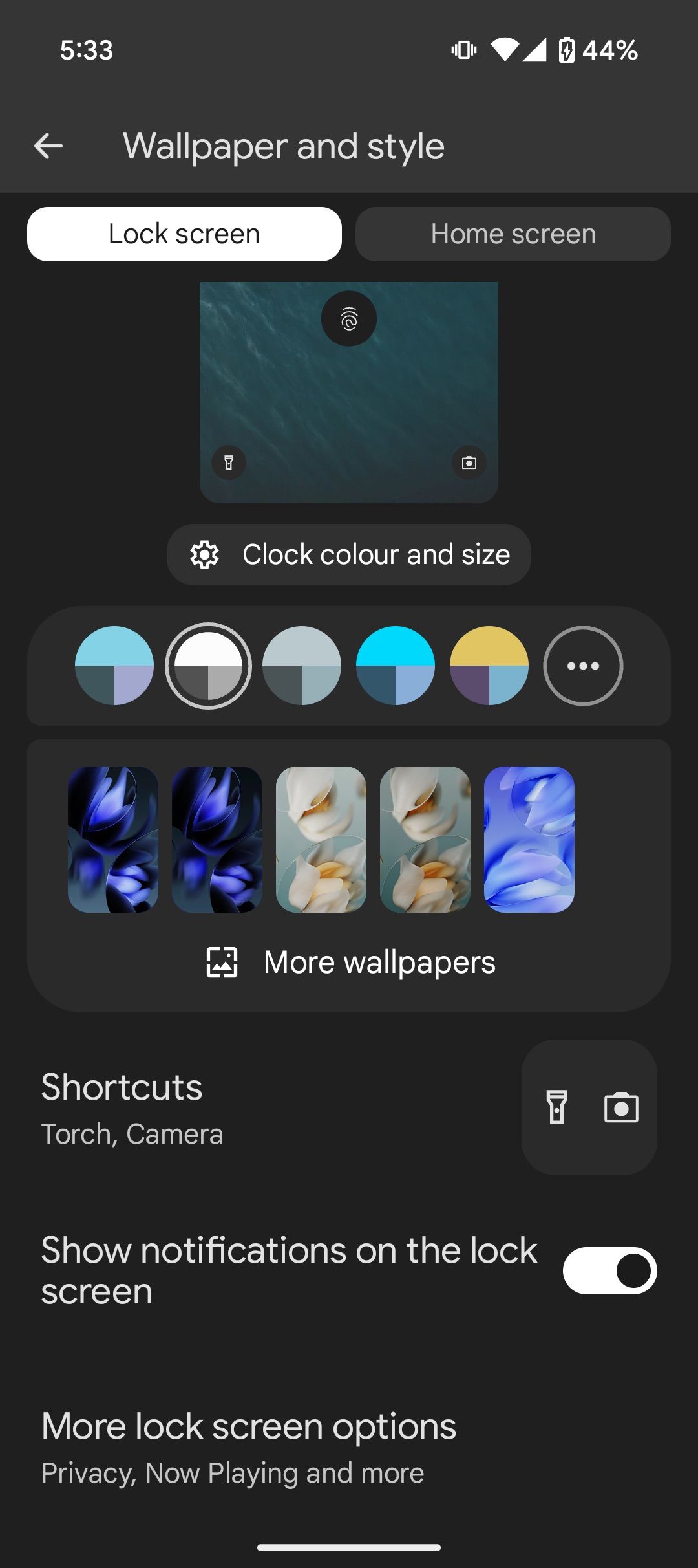 Wallpaper and style settings for customizing lock screen appearance