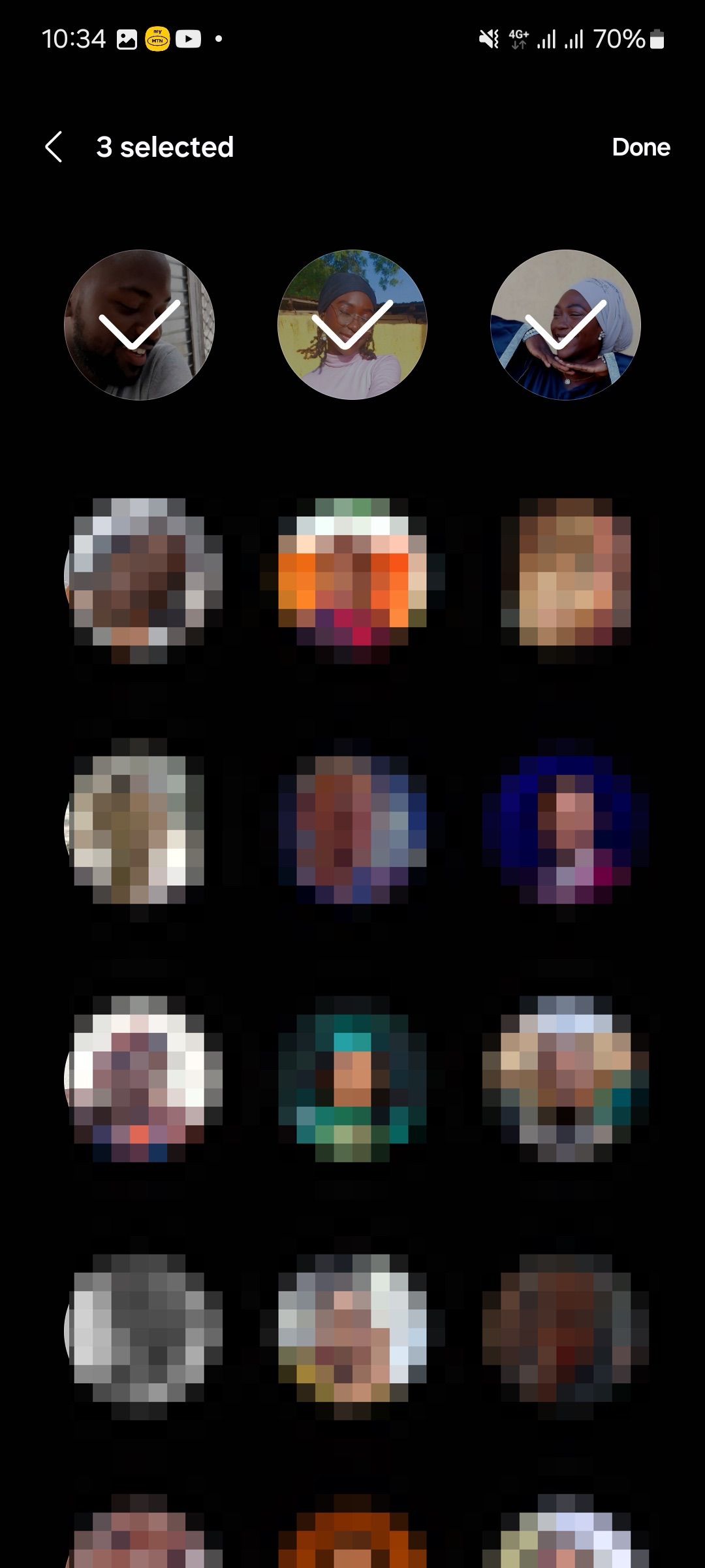 Three profile icons selected out of different detected faces in Samsung Gallery
