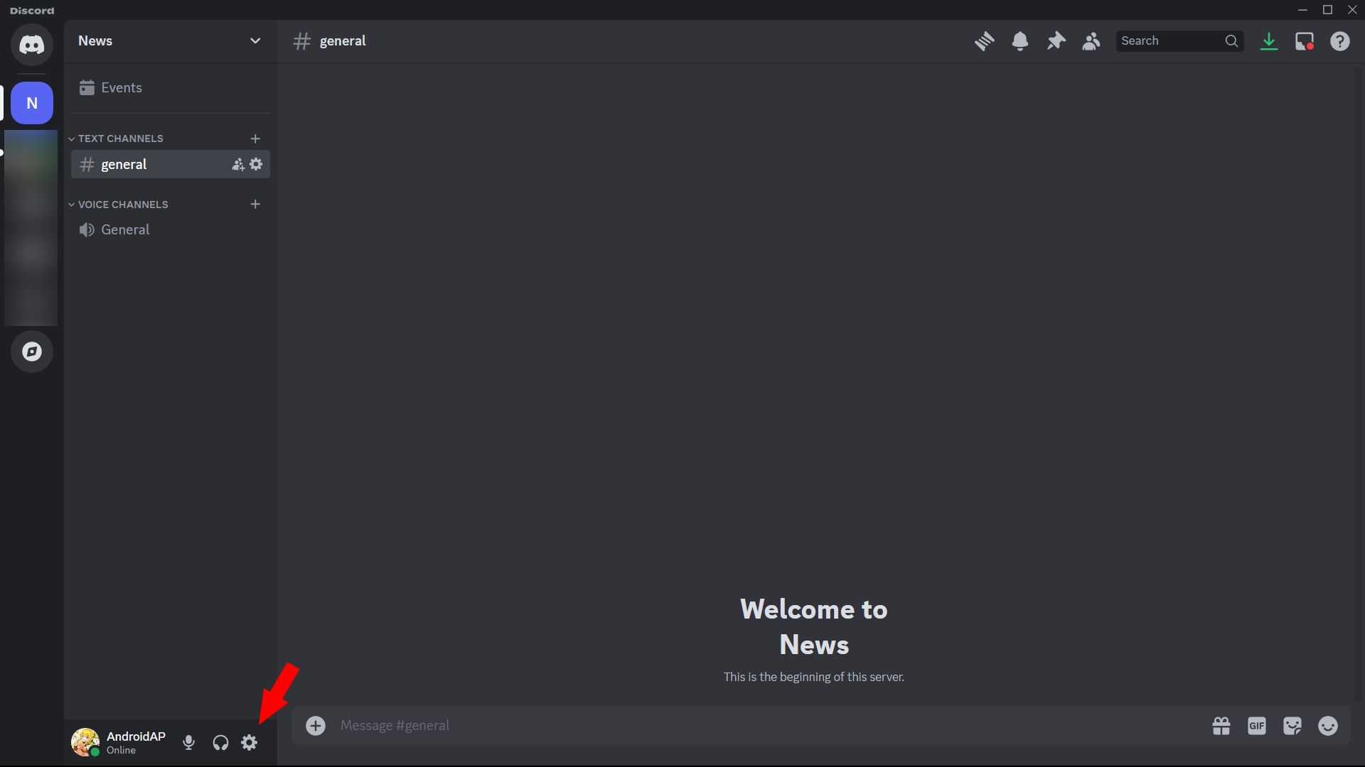 Red arrow pointing to the settings gear icon at the bottom in Discord PC app