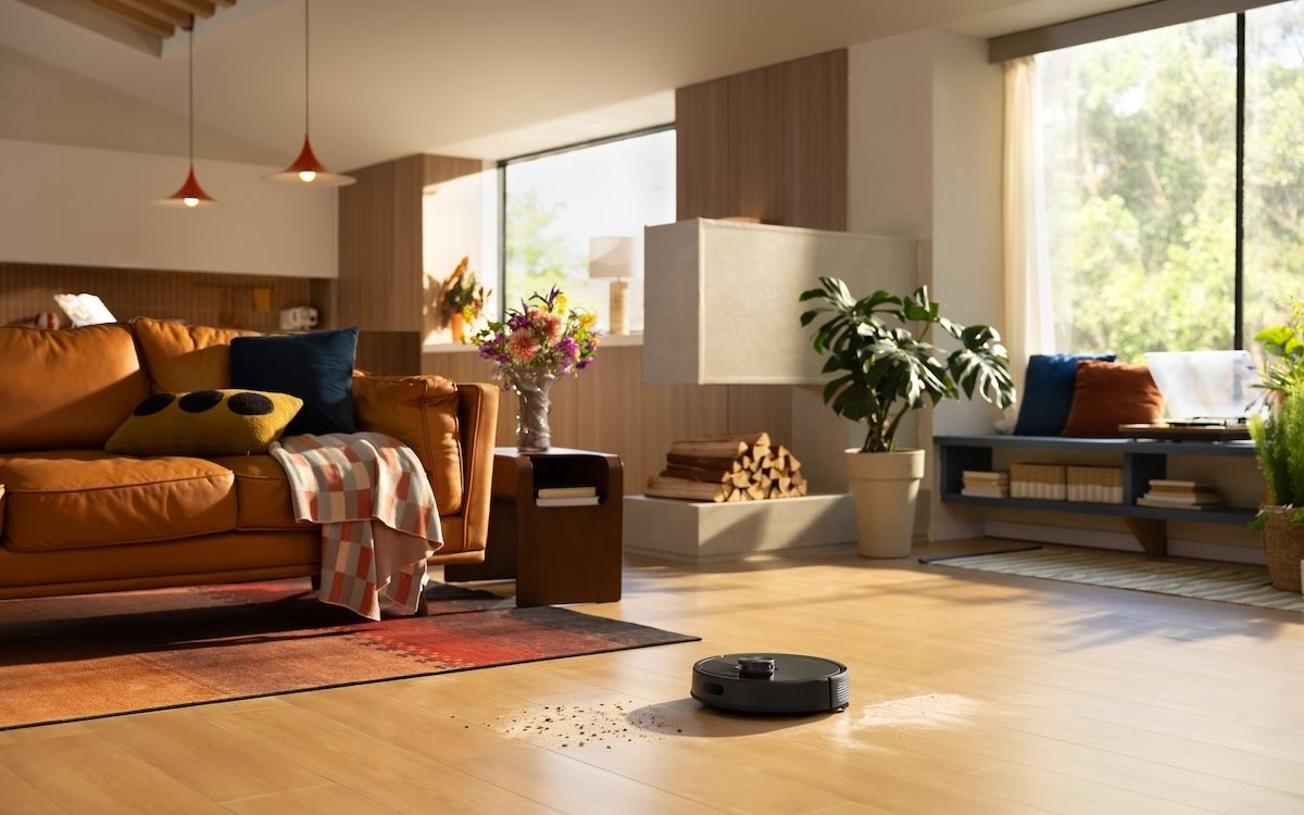 Roborock Q7 M5+ cleaning a dirty hardwood floor.