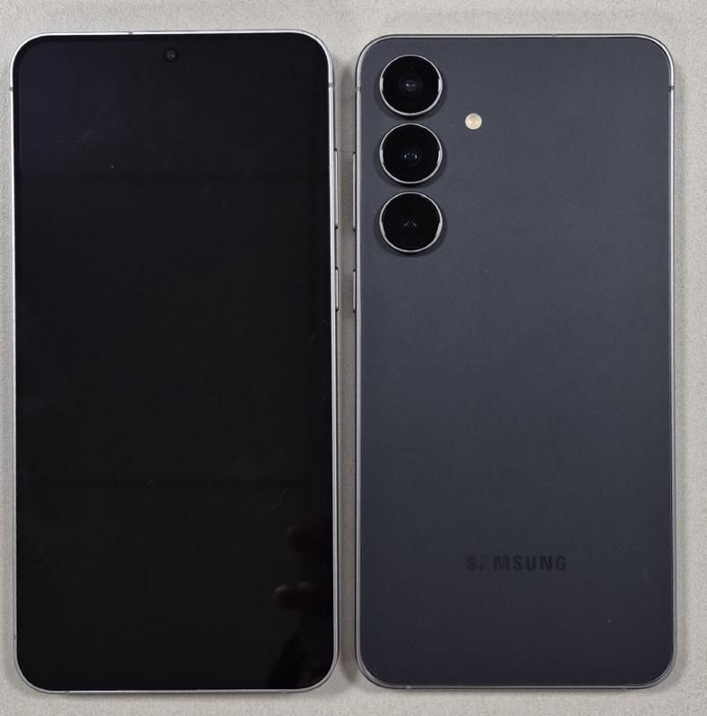 An image of the S25 FE that shows it from the front and back.