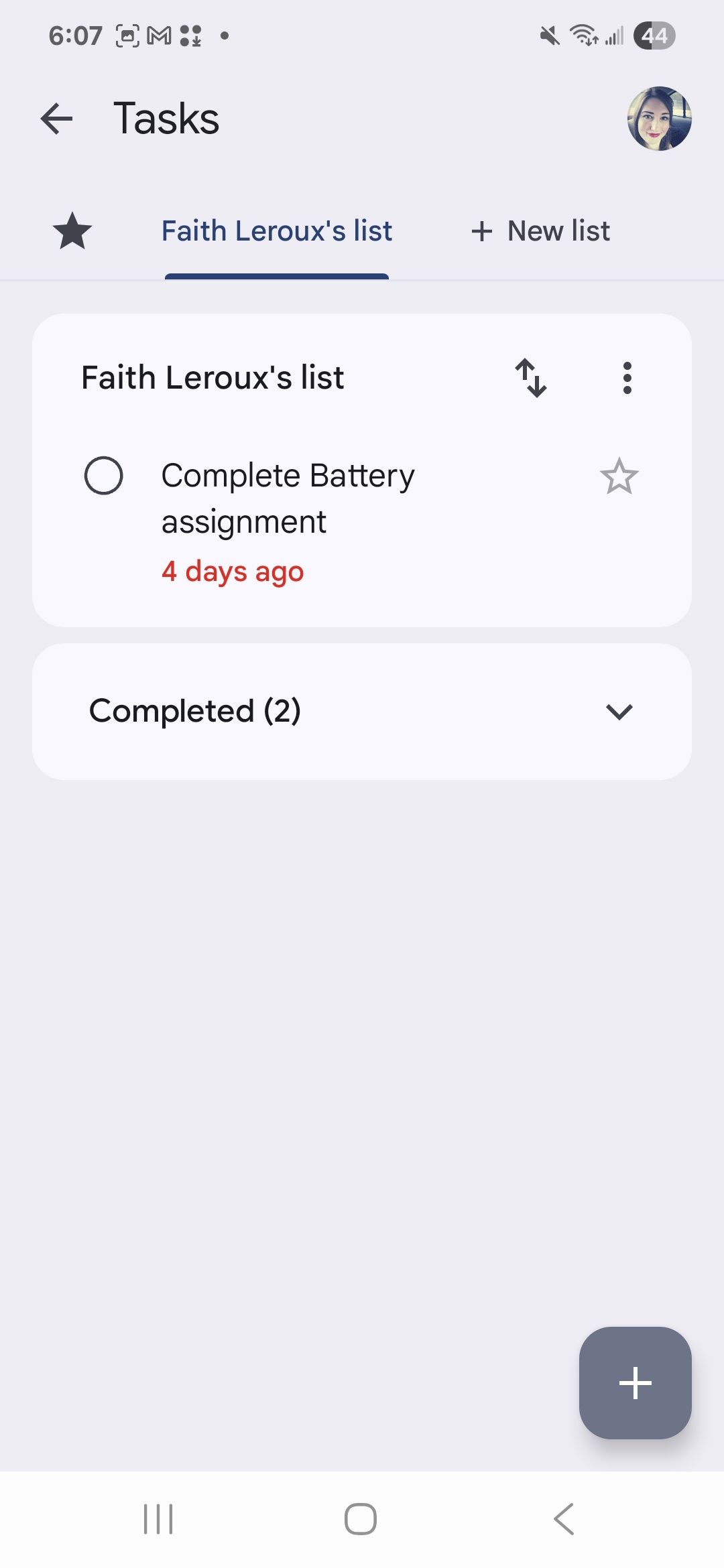 Muestra la lista de tareas y las opciones de visibilidad para las tareas de espera y completan en el calendario de Google
