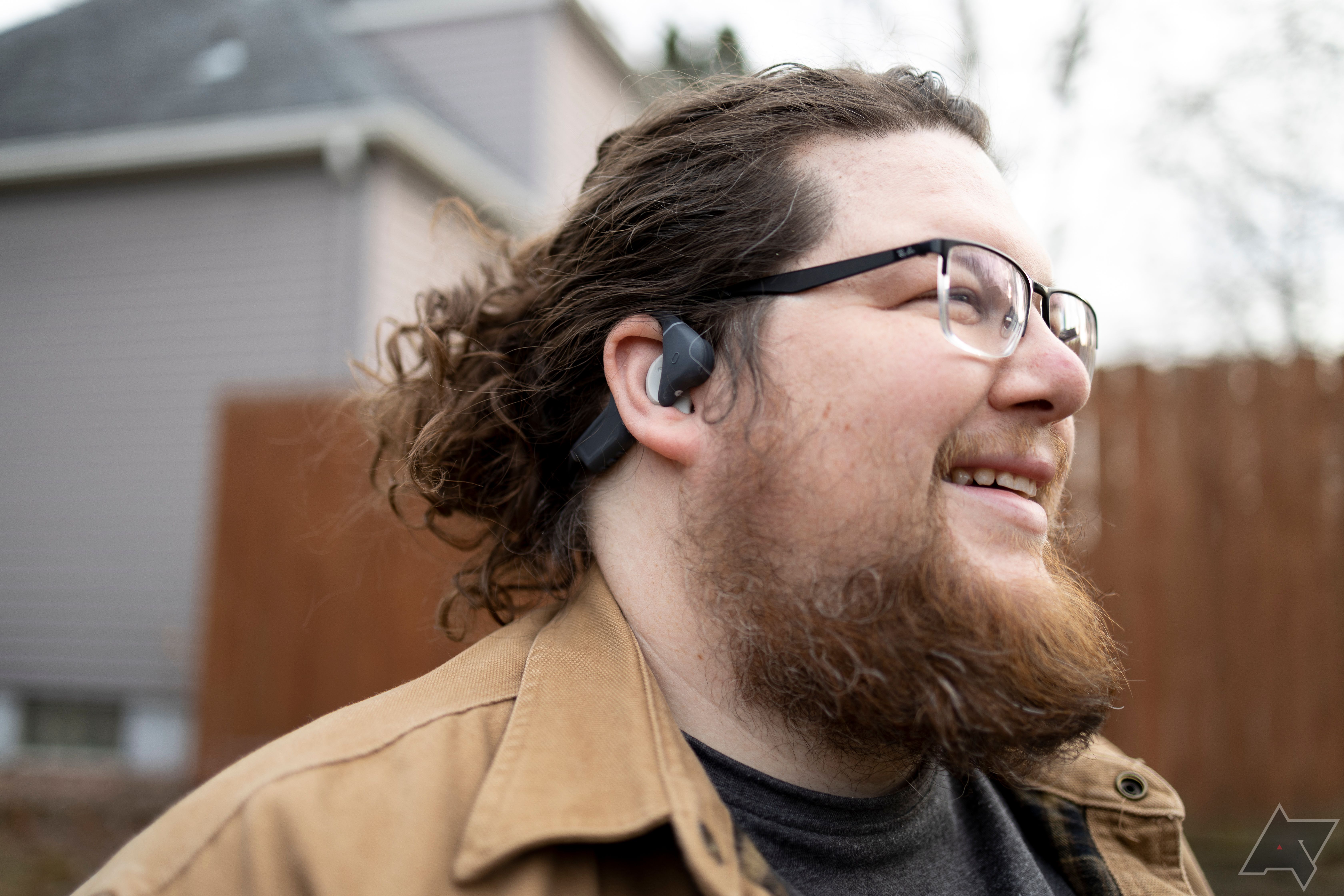 Side profile smiling man wearing Naenka Runner Diver 2 headphones