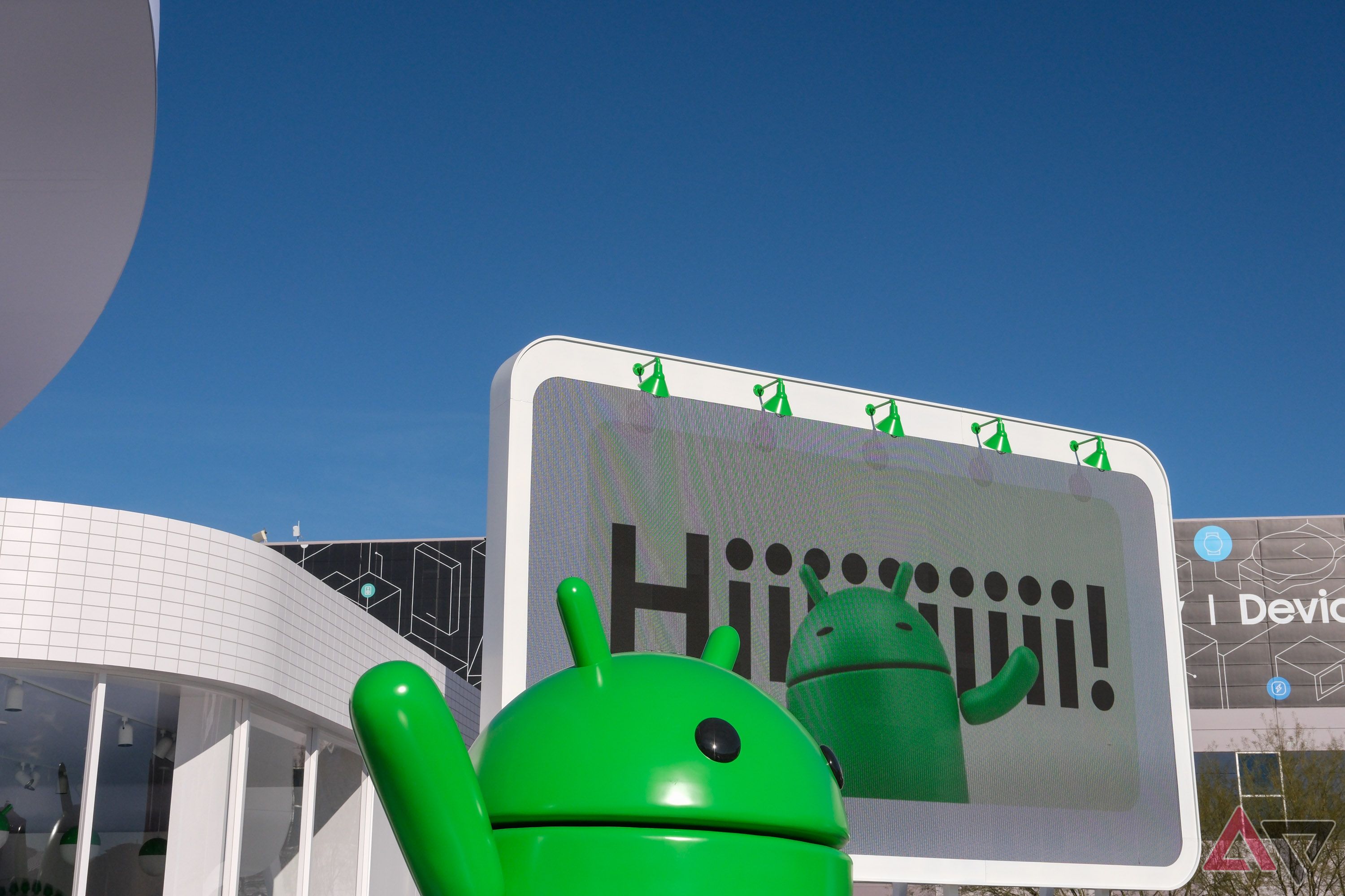 An Android mascot in front of a billboard reading 'Hiiiiiiiiii!'