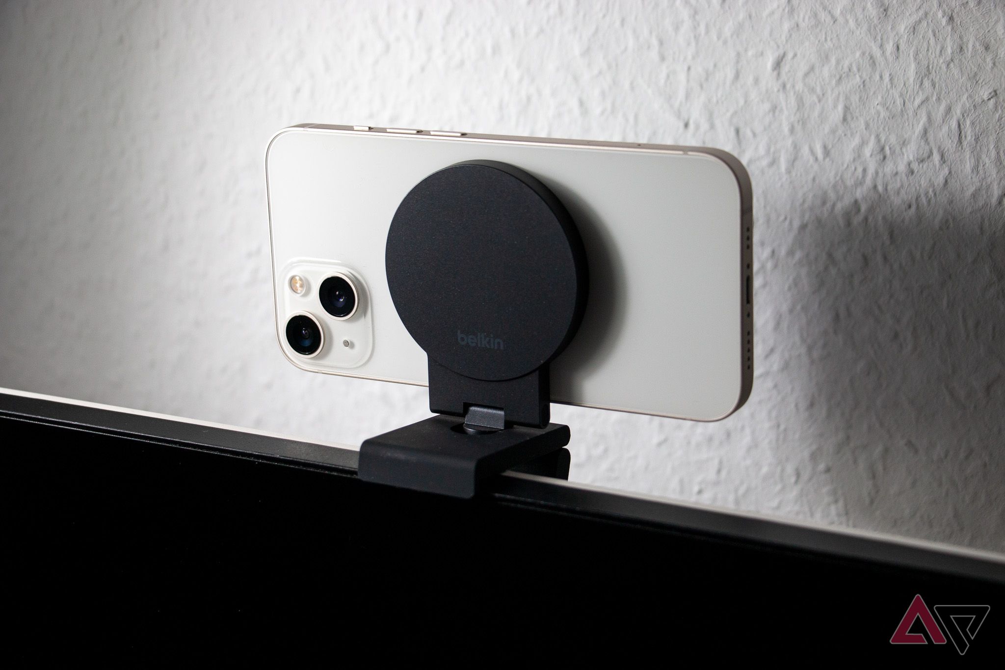 Belkin MagSafe Continuity Camera Mount for Desktop with Apple iPhone 13
