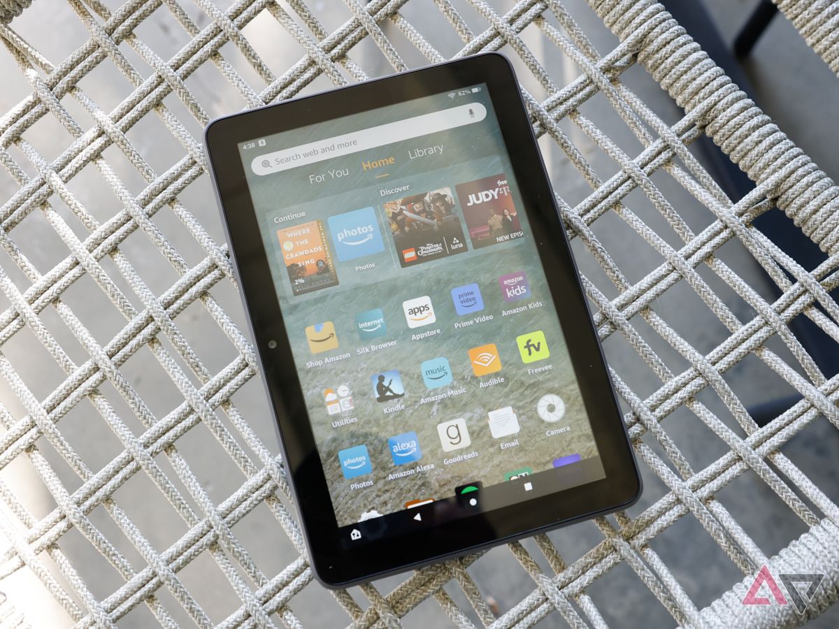 A picture showing the screen brightness of a Kindle Fire HD 8 Plus lying on a woven chair