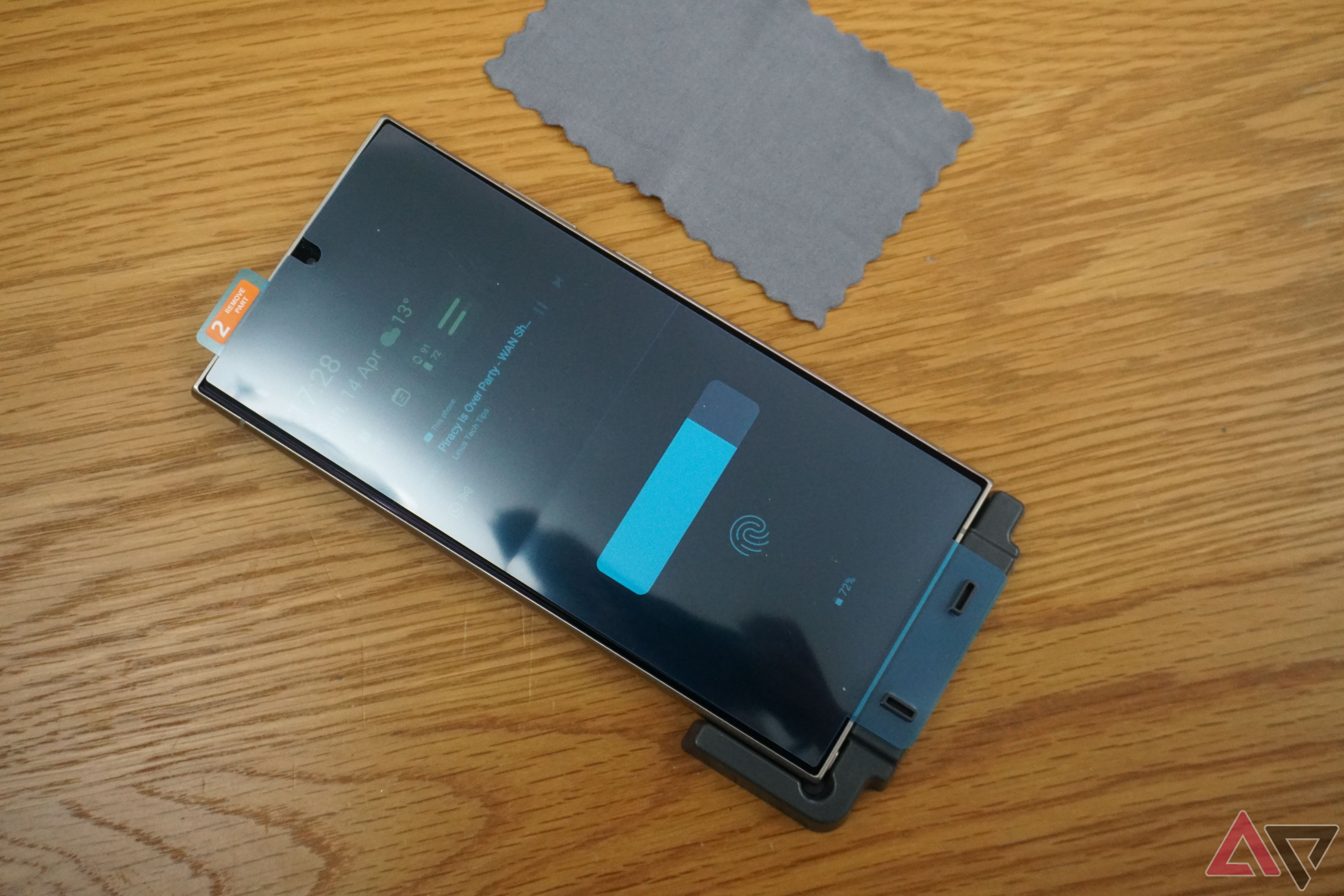 A photo of the S24 Ultra anti-reflective screen protector