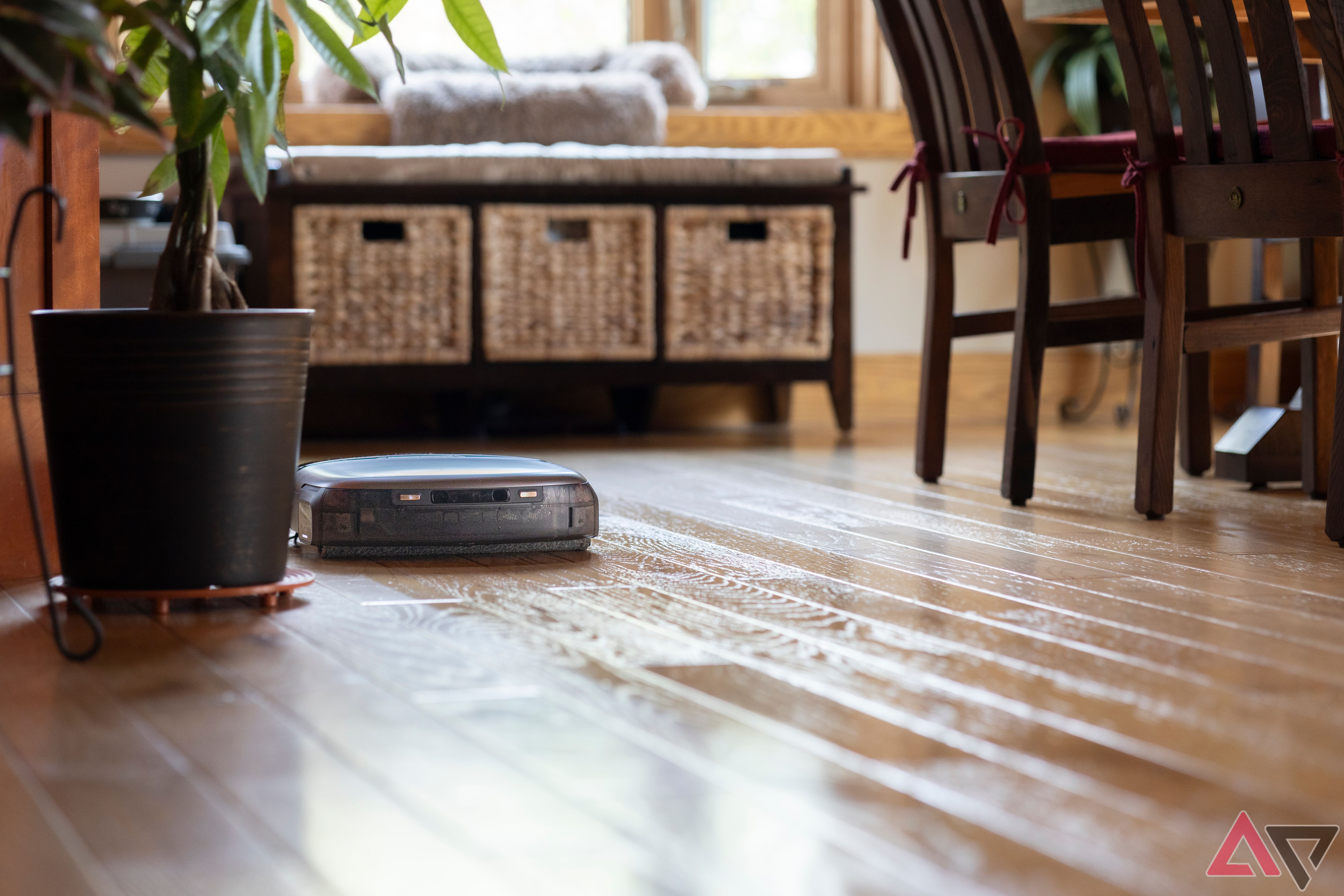 Eufy Omni S1 Pro mopping hardwood