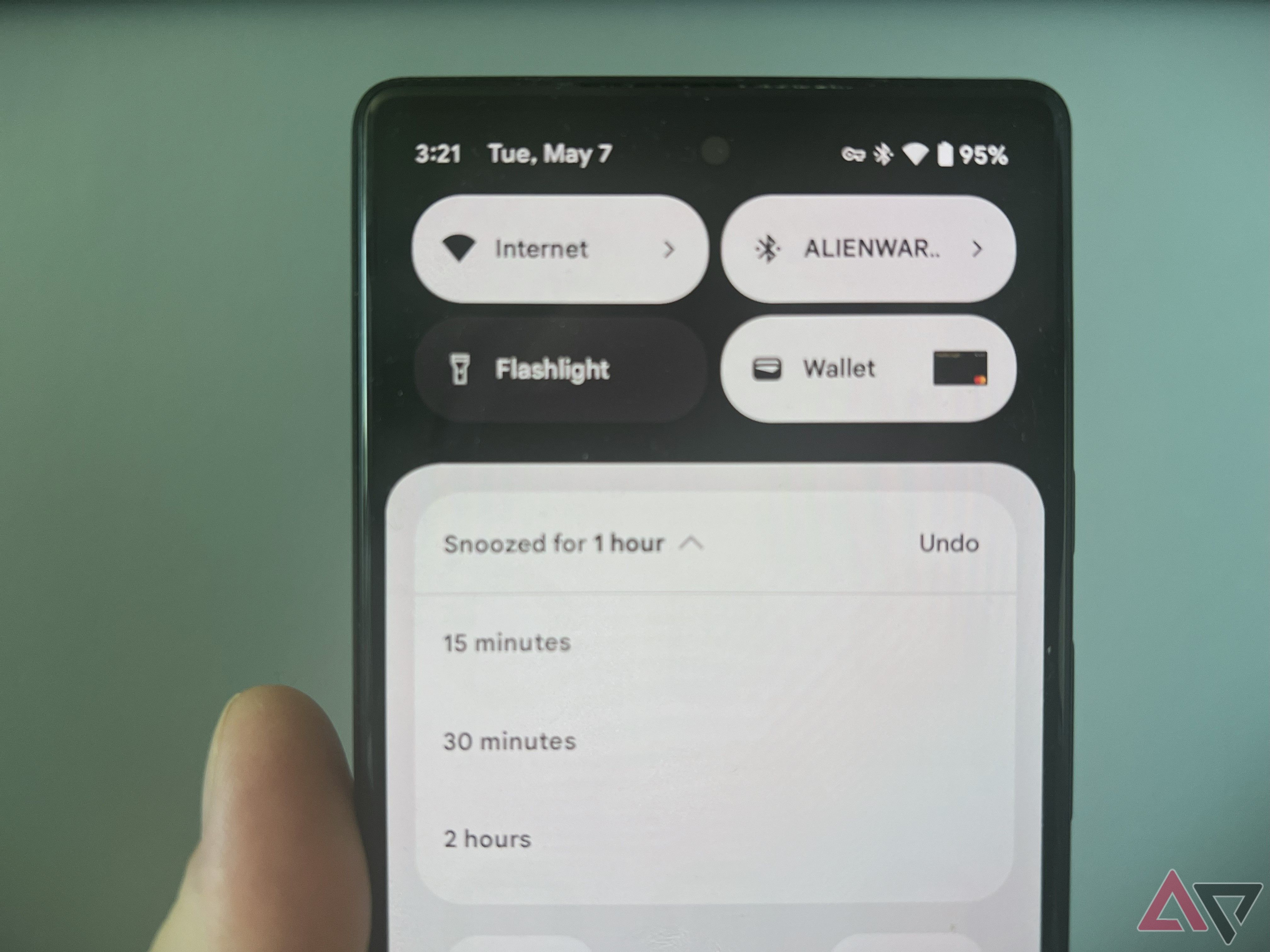 A Pixel 6 with snooze options for a notification showing.