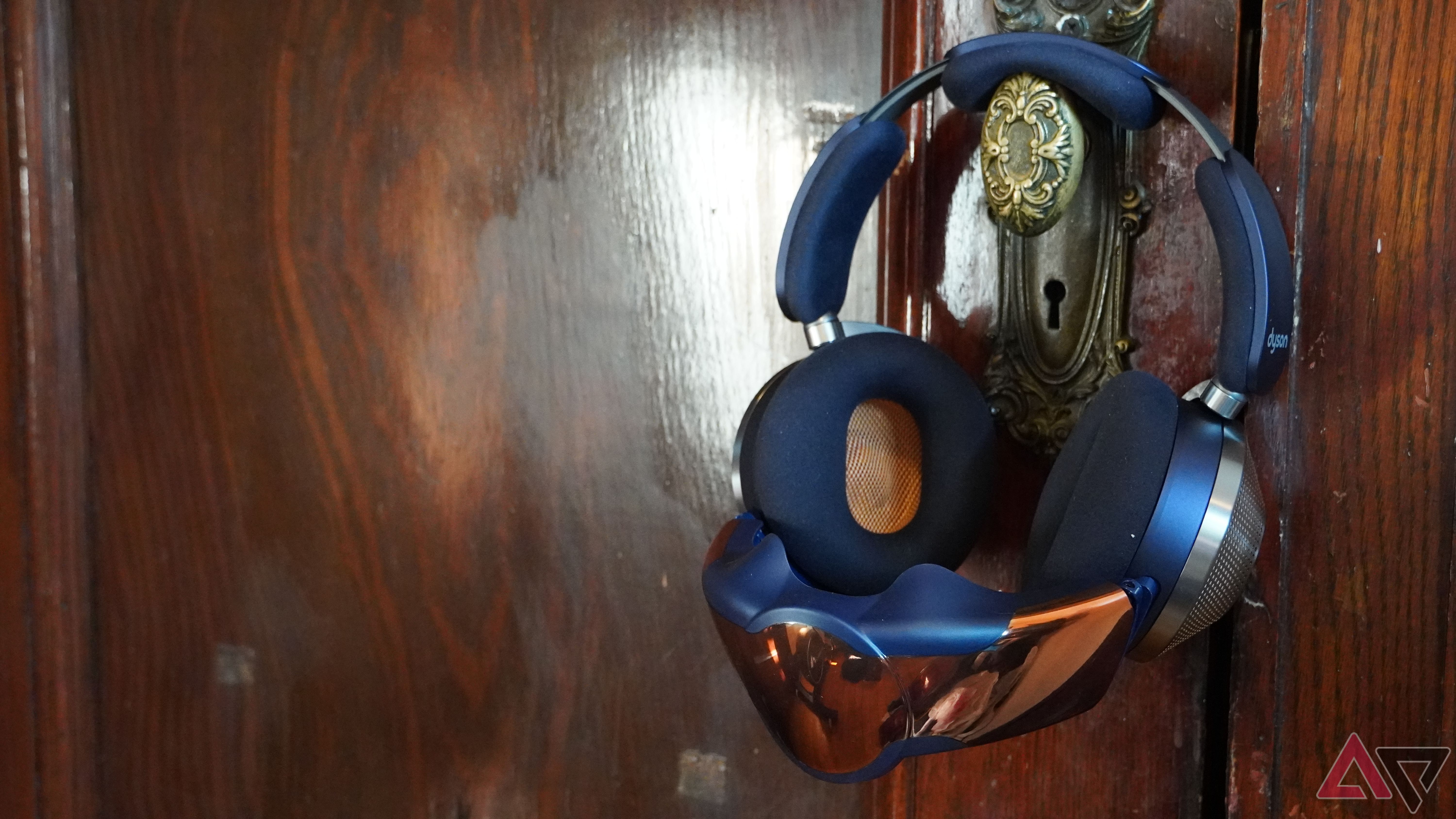dyson スペシャルエディション Dyson's strange 'air-purifying headphones' get a $200 price