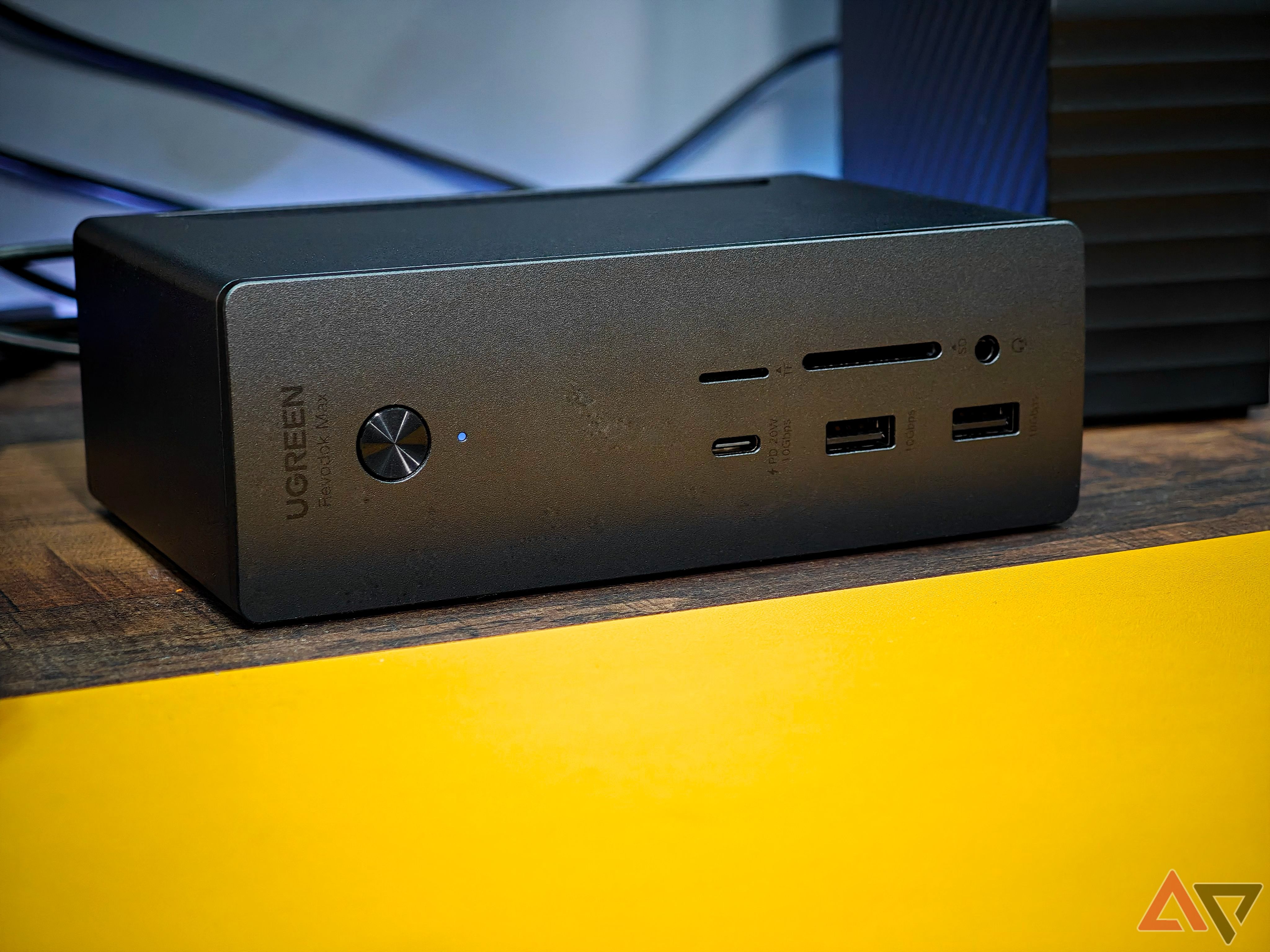 Ugreen Revodok Max 213 Thunderbolt 4 dock 