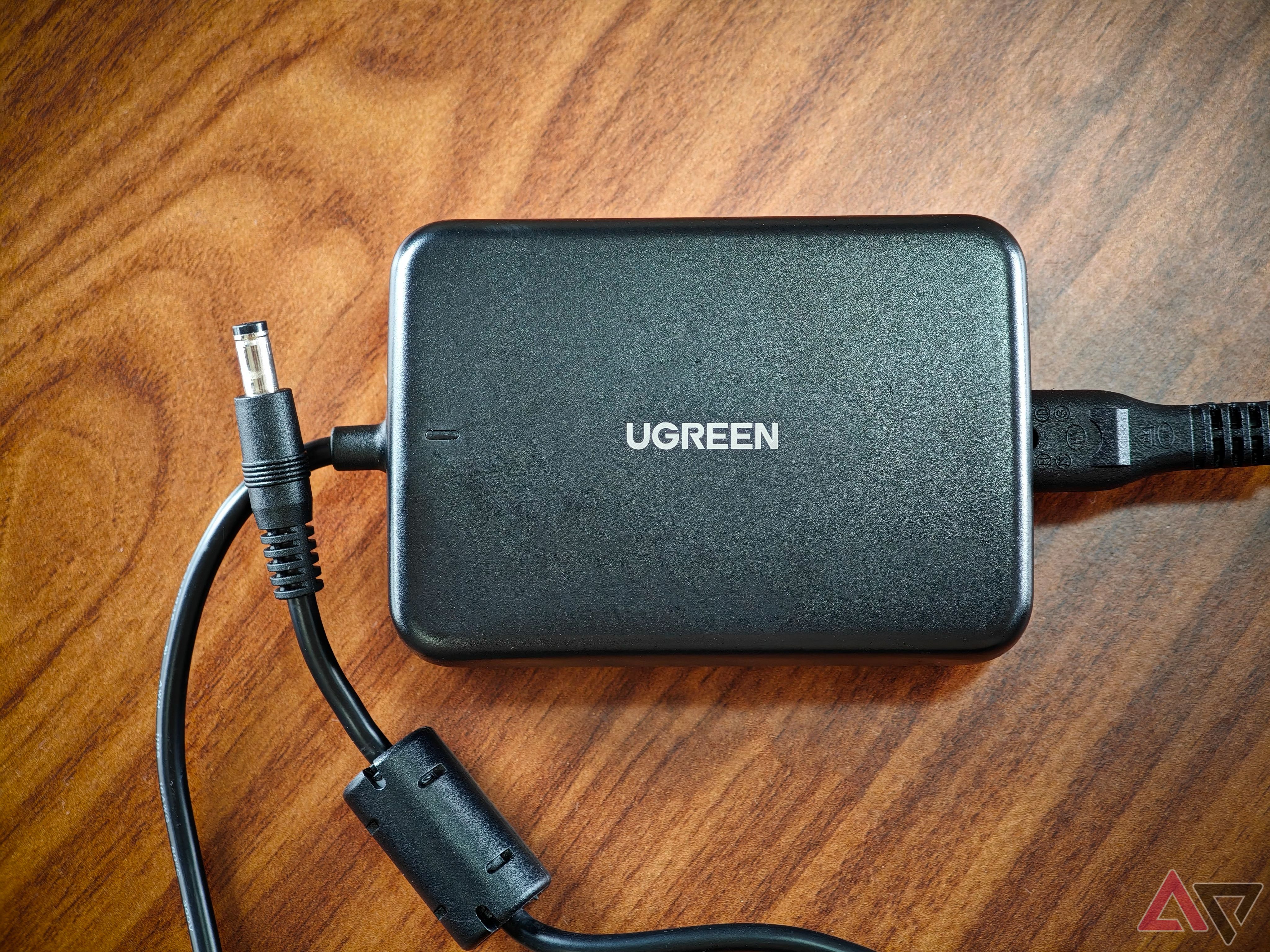 Ugreen Revodok Max 213 power brick