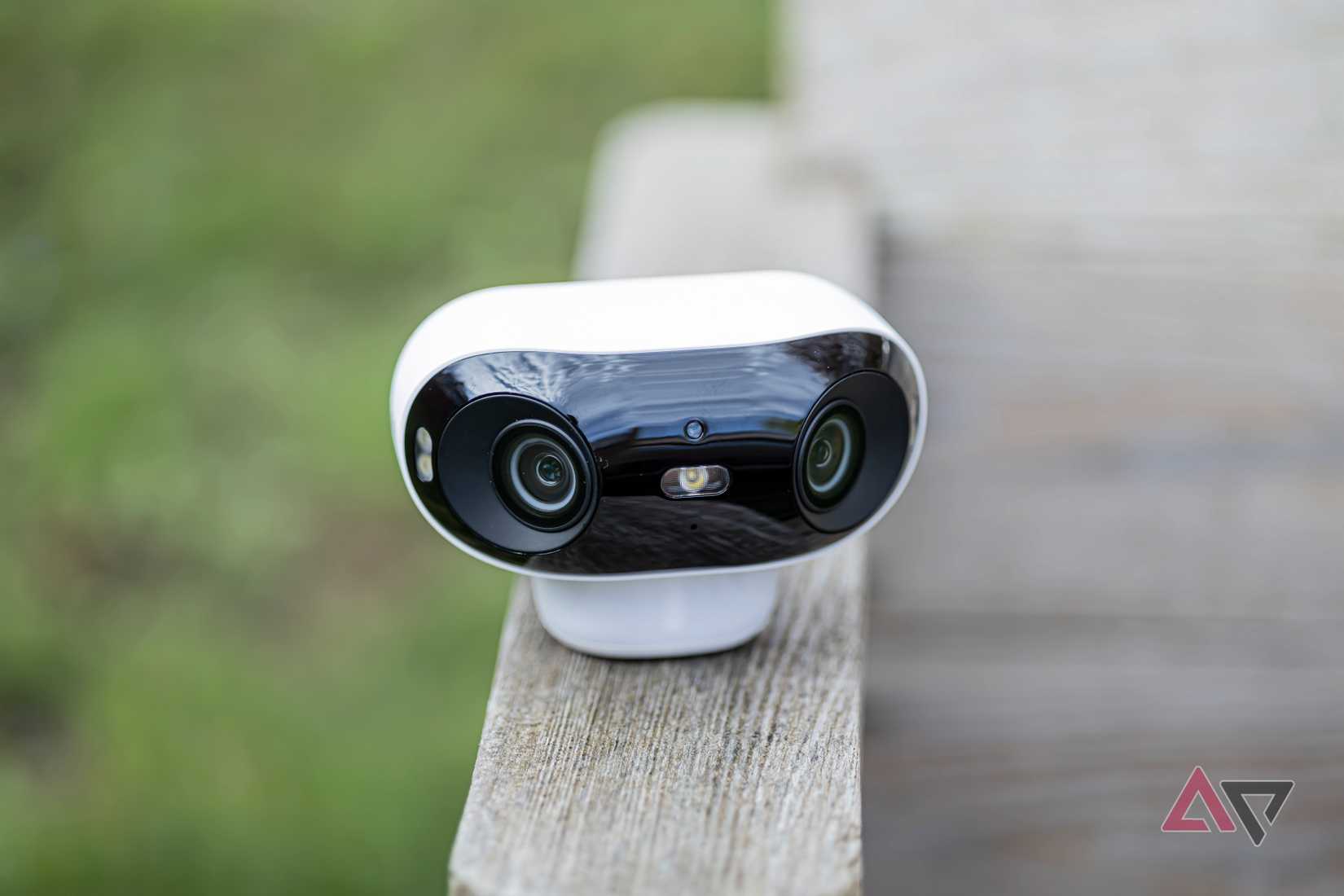 Rolink Argus 4 Pro on a wooden platform