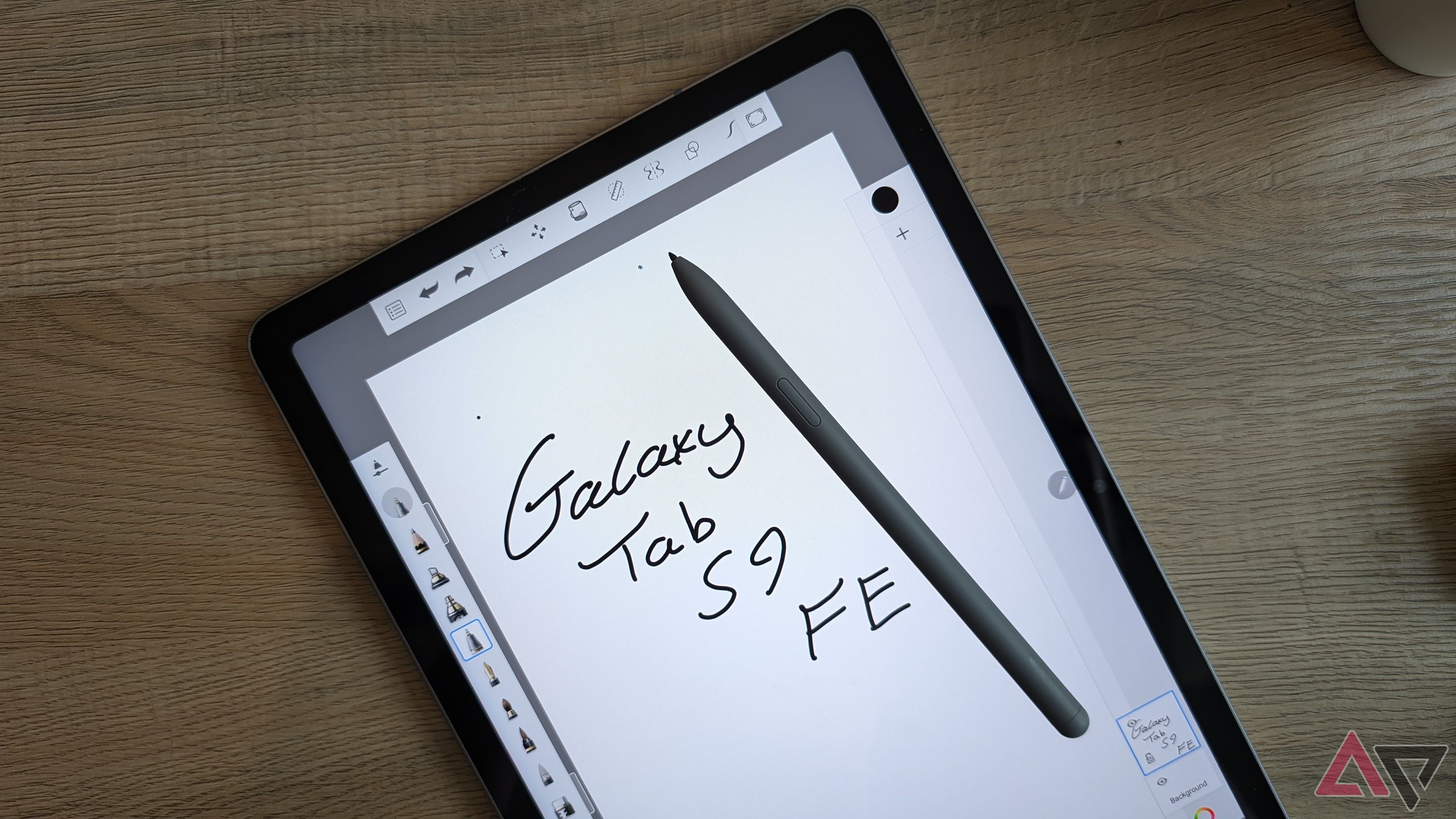 samsung galaxy s9 fe showing note app with s pen lying on top