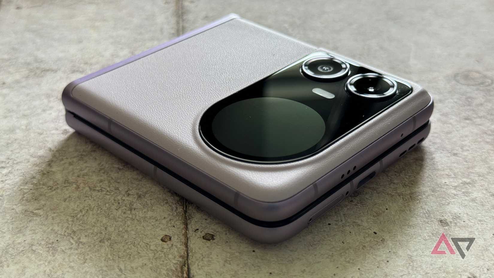 Blackview Hero 10 closed and sit at a table