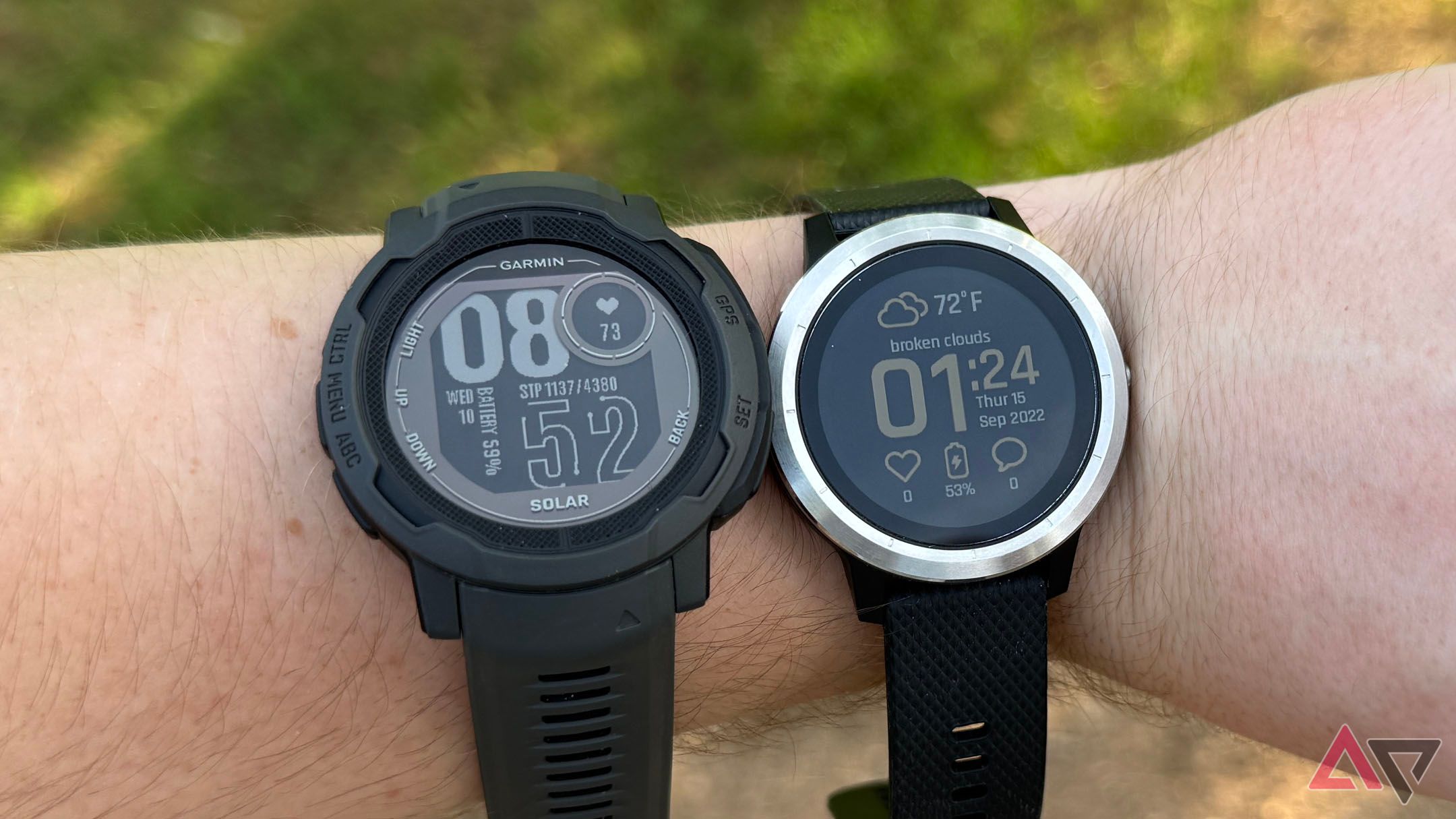 Garmin instinct vs vivoactive sale