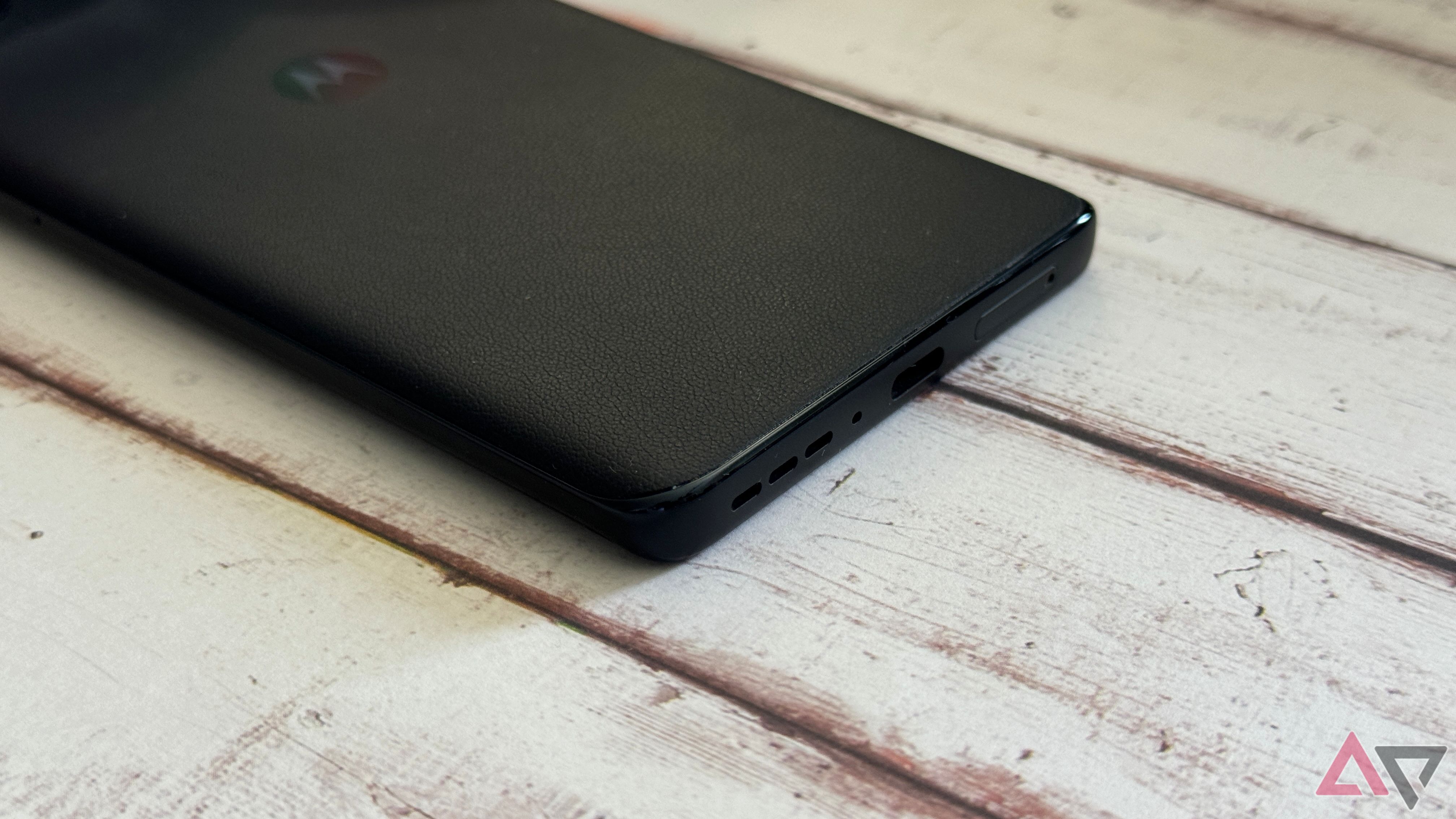 USB-C port of the Moto Edge