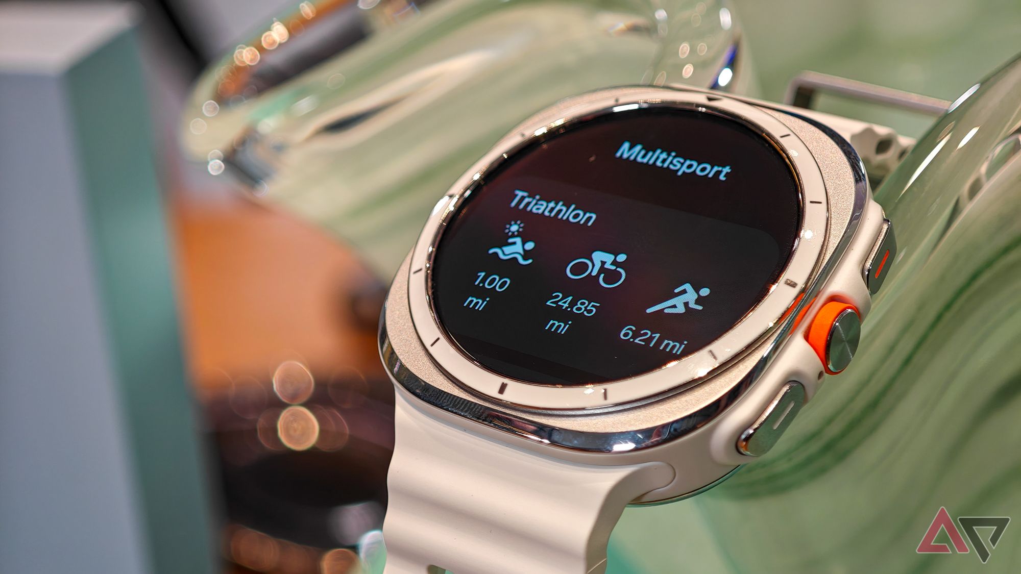 Samsung Galaxy Watch Ultra, display closeup