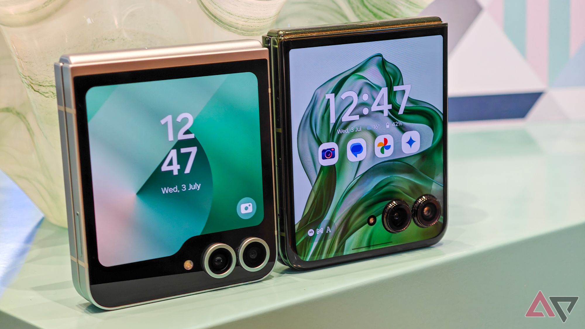 Samsung Galaxy Z Flip 6 vs. Motorola Razr+: Comparison between 2024 and 2025