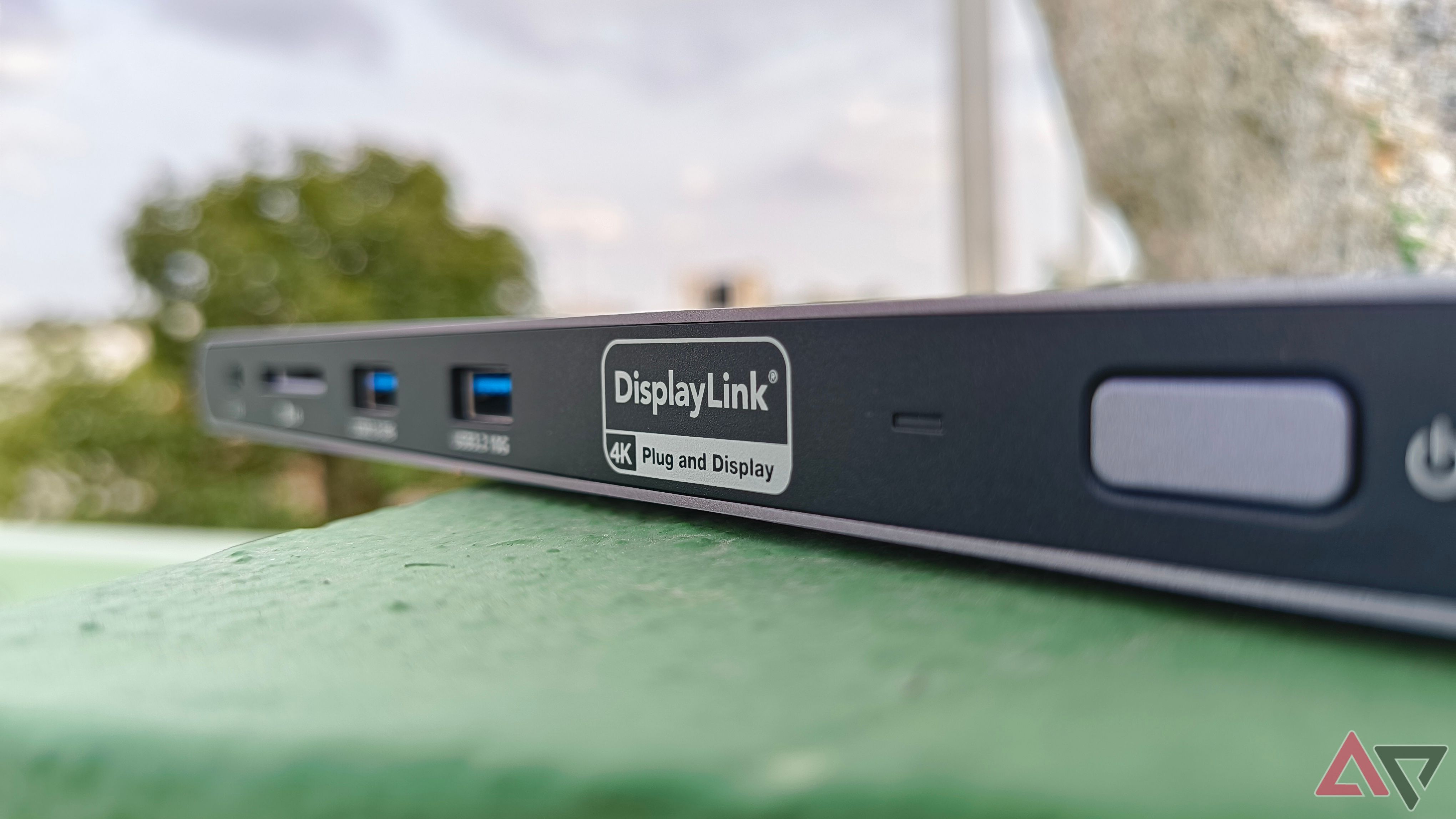 Satechi Thunderbolt 4 Dock DisplayLink branding