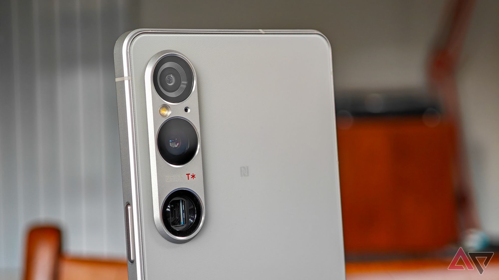 A photo of the Sony Xperia 1 VI focusing on the cameras